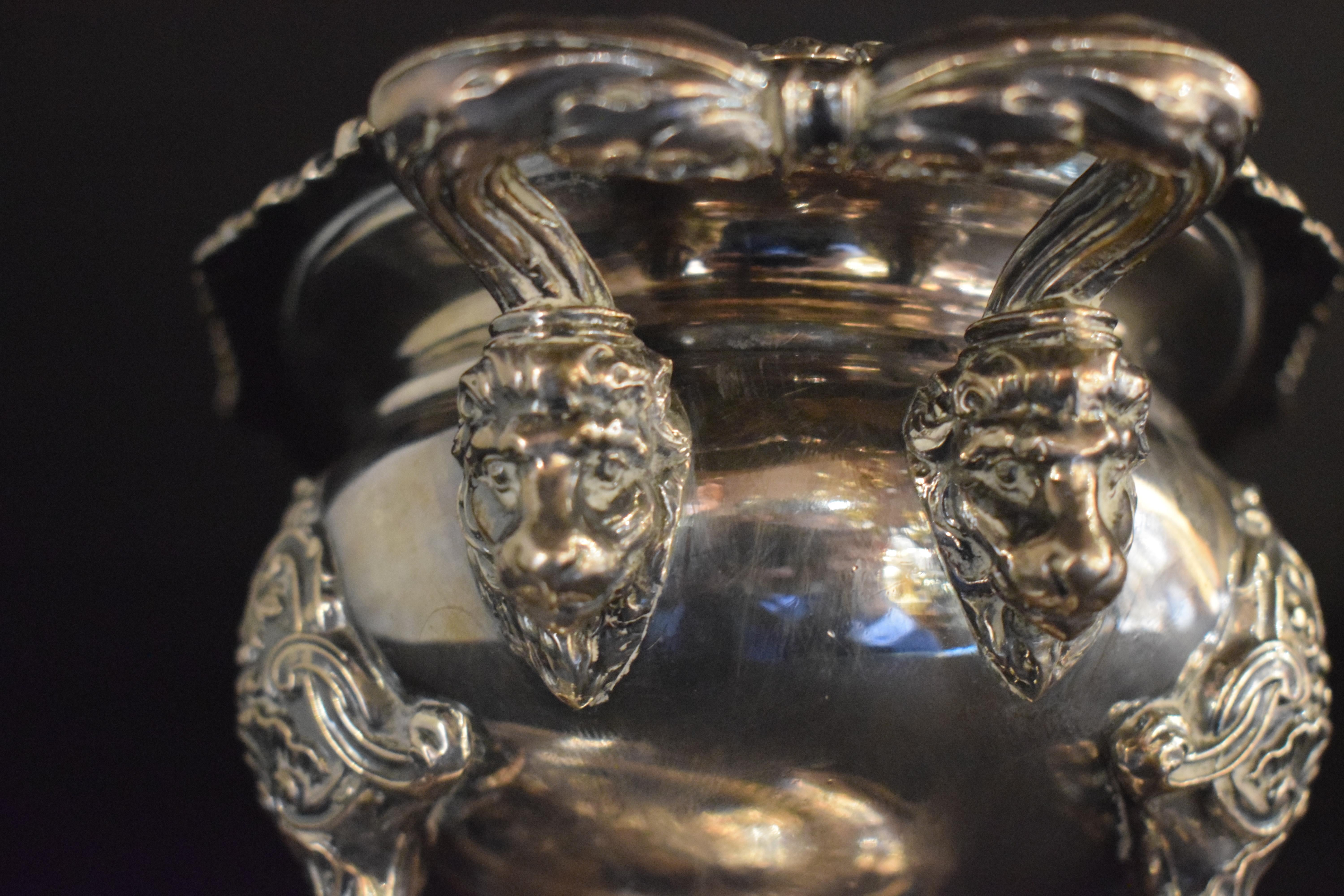 Early 20th Century Very Fine & Decorative Silver Plate Covered Sauce Dish For Sale