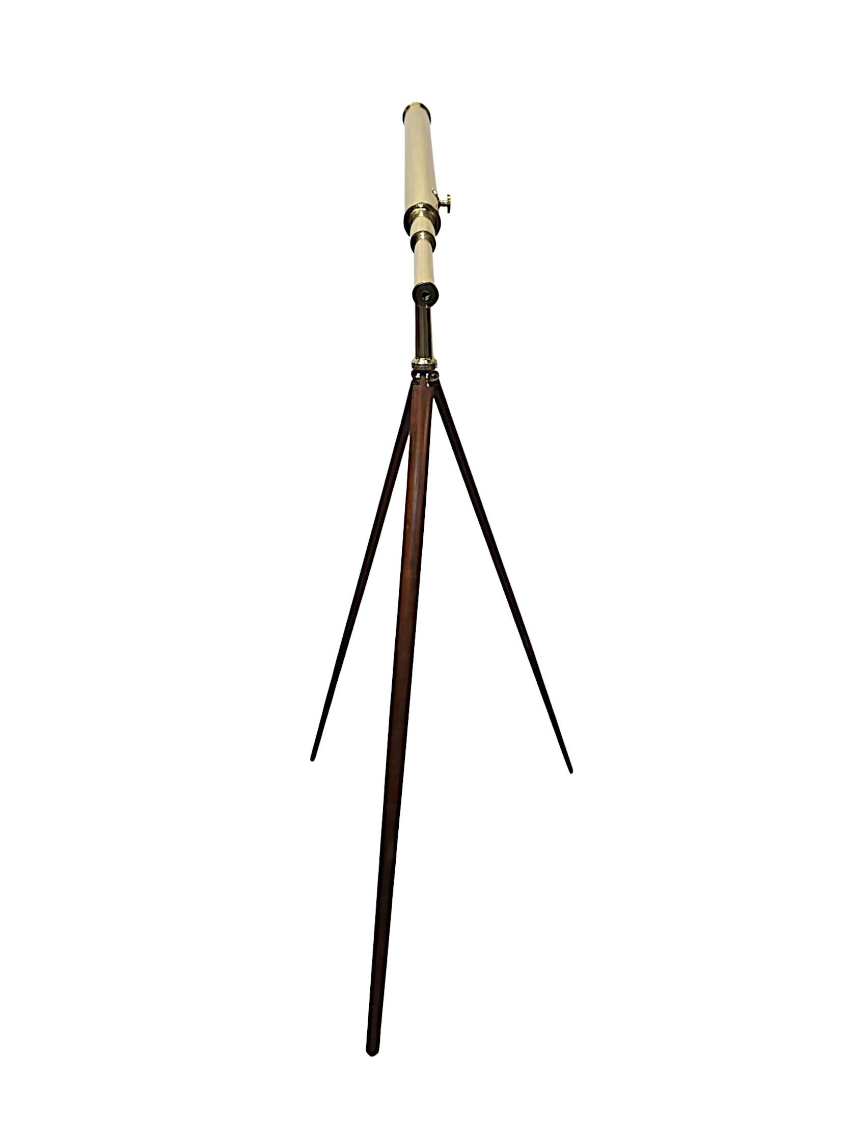 XIXe siècle A Very Fine Early 19th Century Brass Telescope By W. & T. Gilbert, London en vente