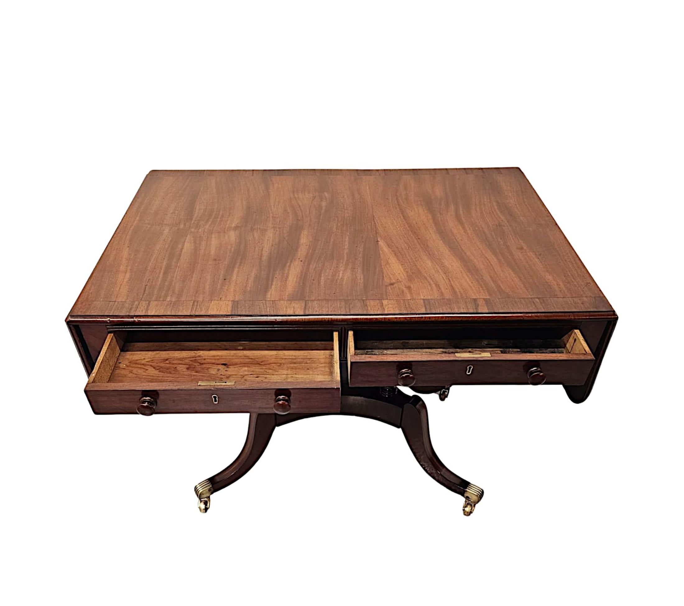 Anglais Une très belle table de canapé Regency du début du 19ème siècle en vente