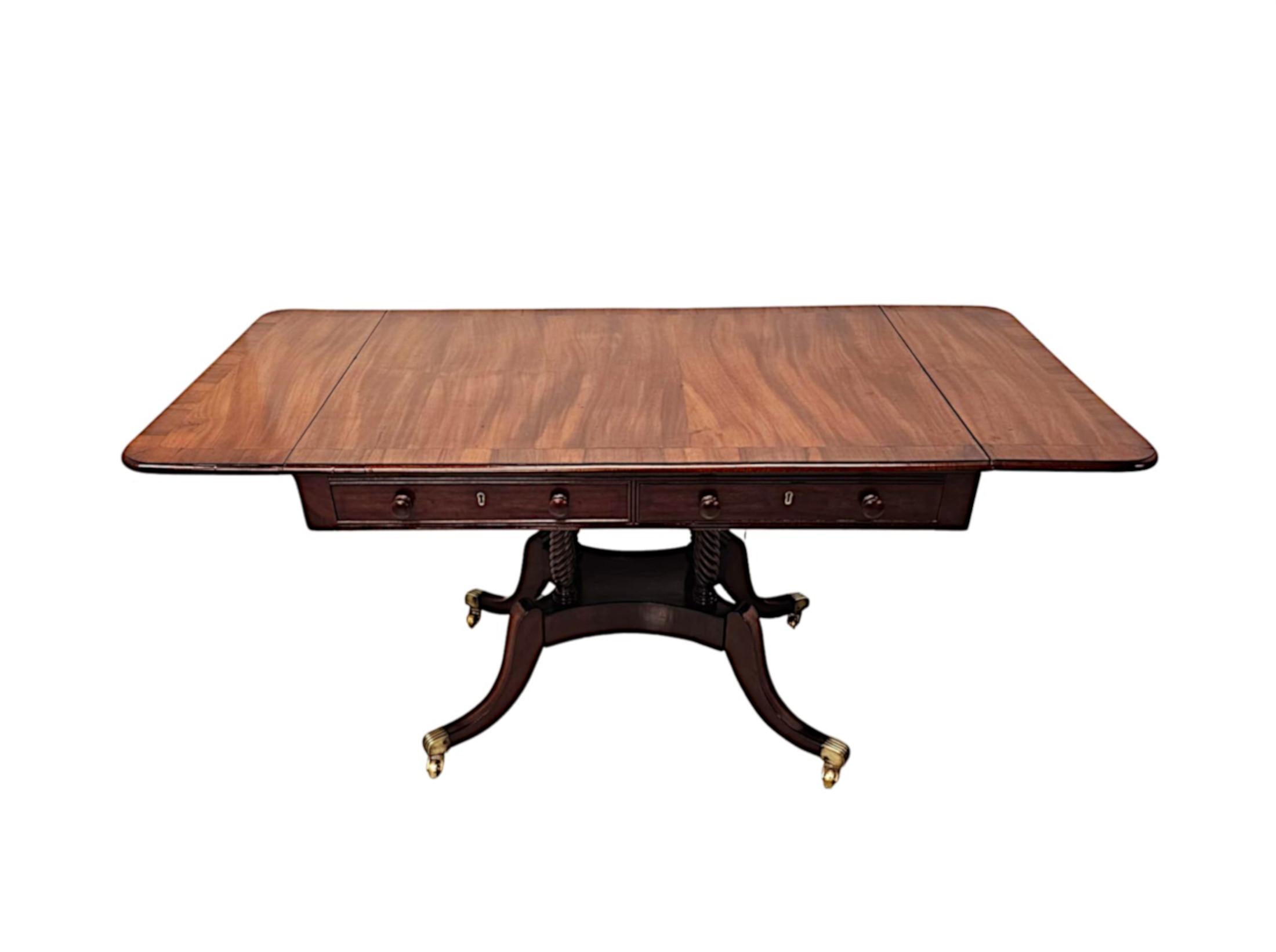 XIXe siècle Une très belle table de canapé Regency du début du 19ème siècle en vente
