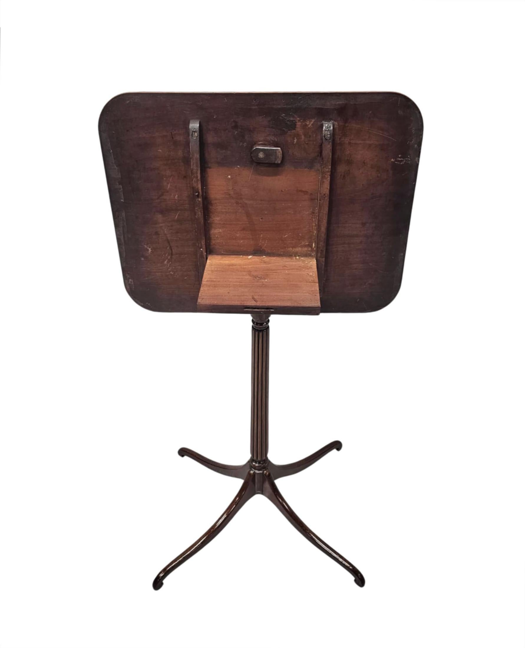 Très belle table d'appoint ou de lampe du début du 19e siècle d'après Gillows en vente 1