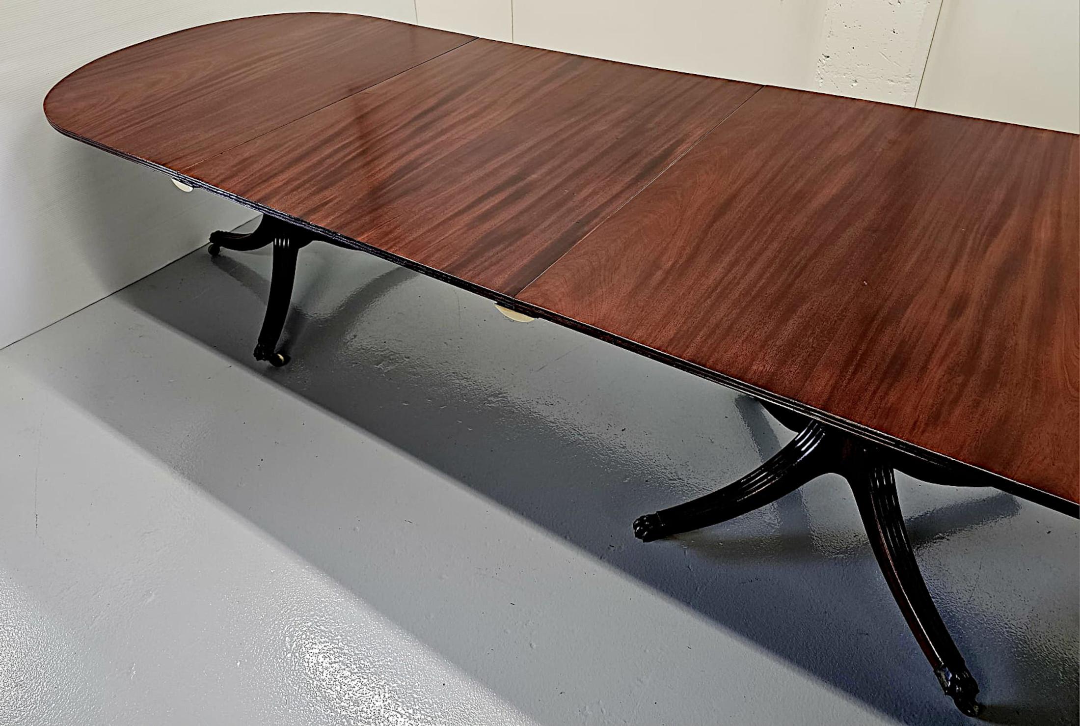 A Very Fine Early 20th Century Regency Style D-End Dining Room Table For Sale 1
