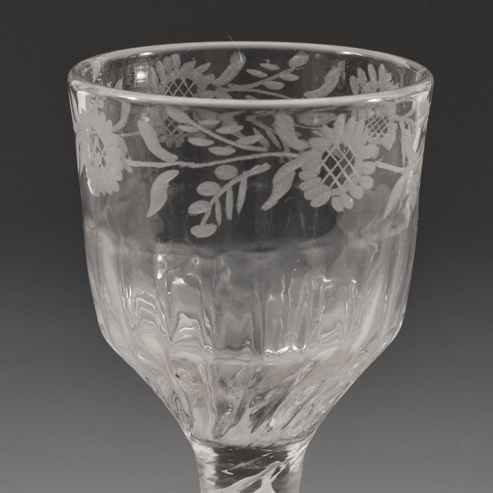 Ein sehr feines, graviertes, undurchsichtiges Weinglas aus der Einzelserie Opaque Twist, um 1760 im Angebot 1