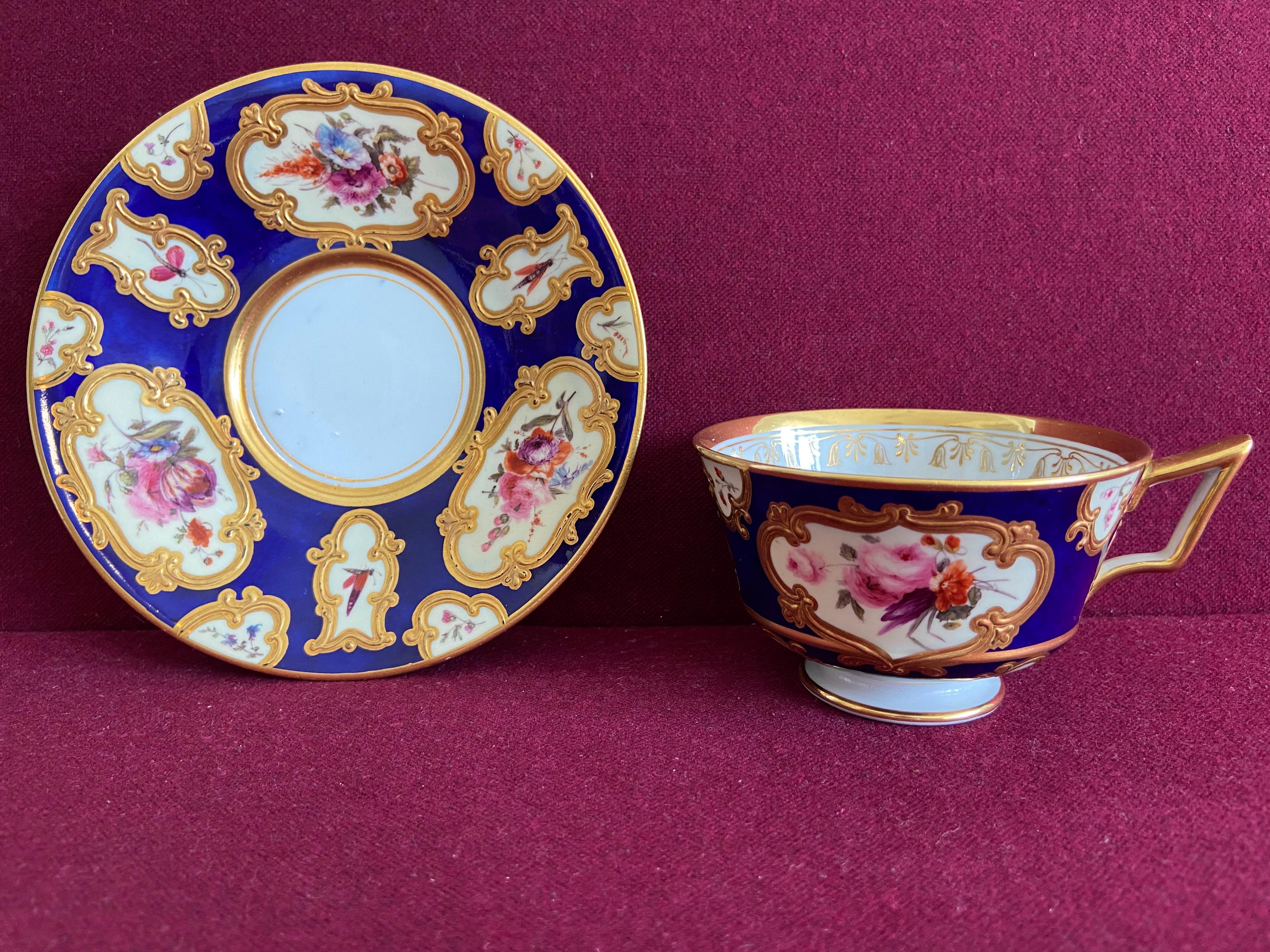 Très belle tasse à thé et soucoupe en porcelaine Flight Barr and Barr Worcester, vers 1815 Excellent état - En vente à Exeter, GB