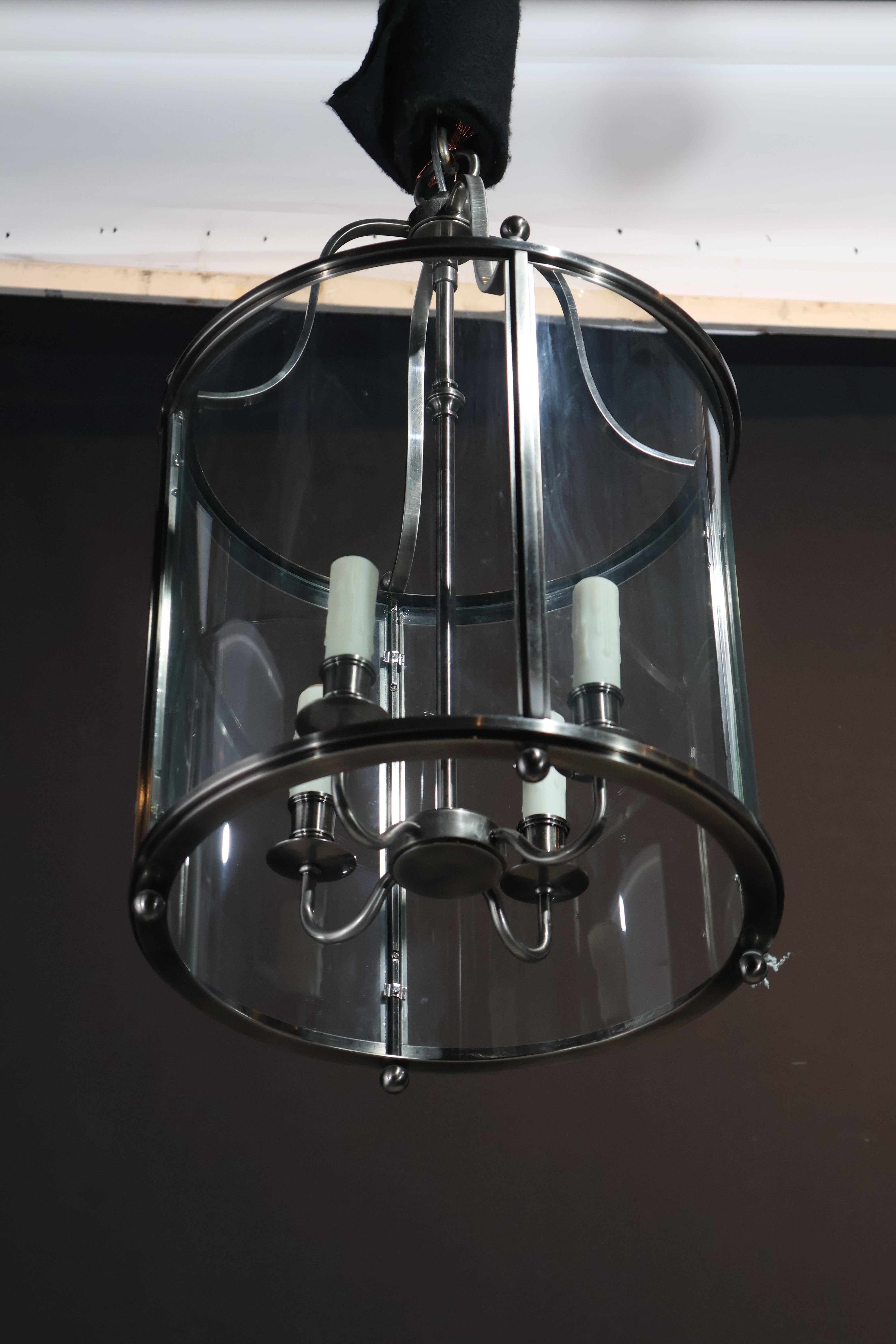 Très belle lanterne moderne à quatre lumières Bon état - En vente à Atlanta, GA