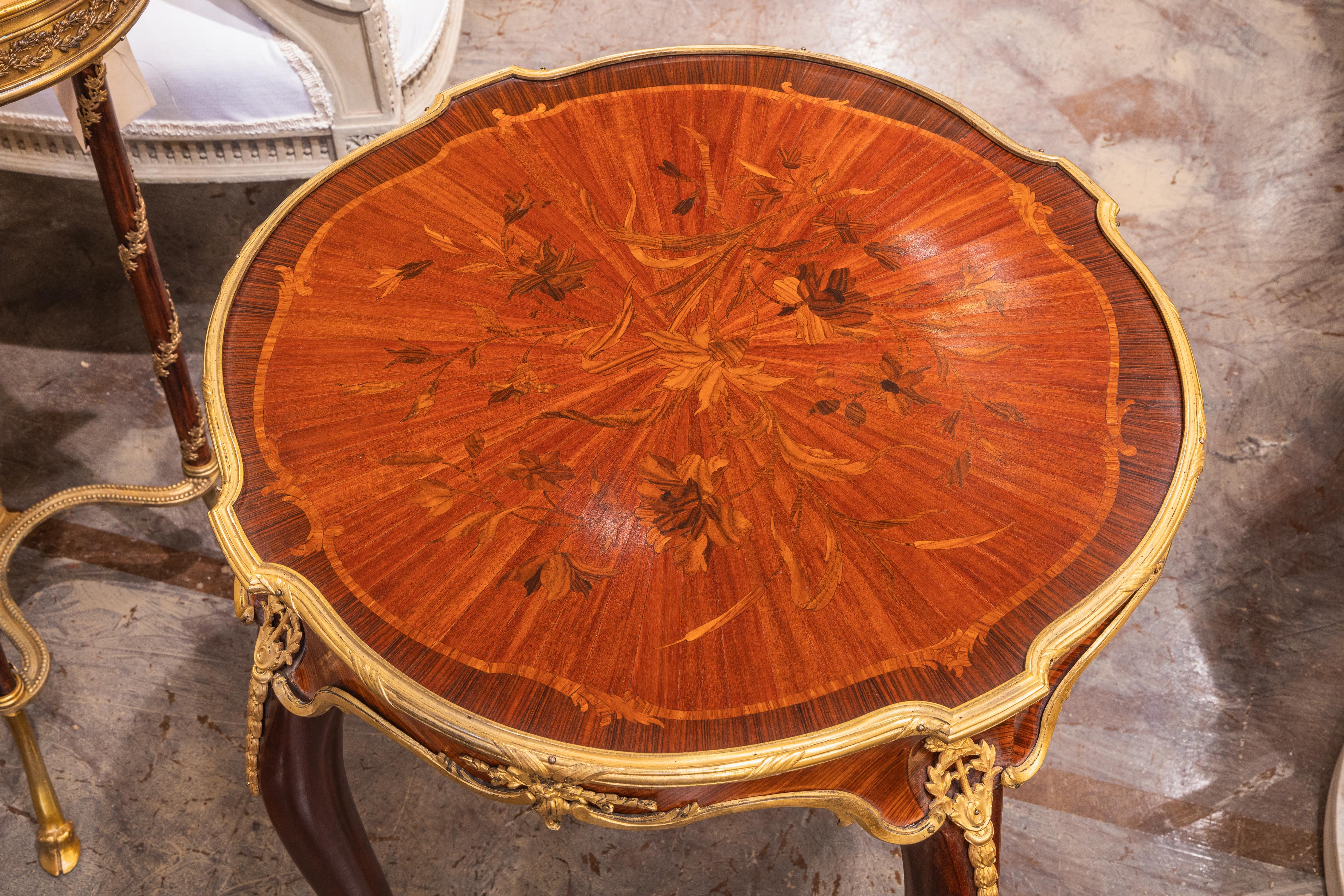 A very fine French Louis XV 19th c mahogany and marquetry gilt bronze table In Good Condition For Sale In Dallas, TX