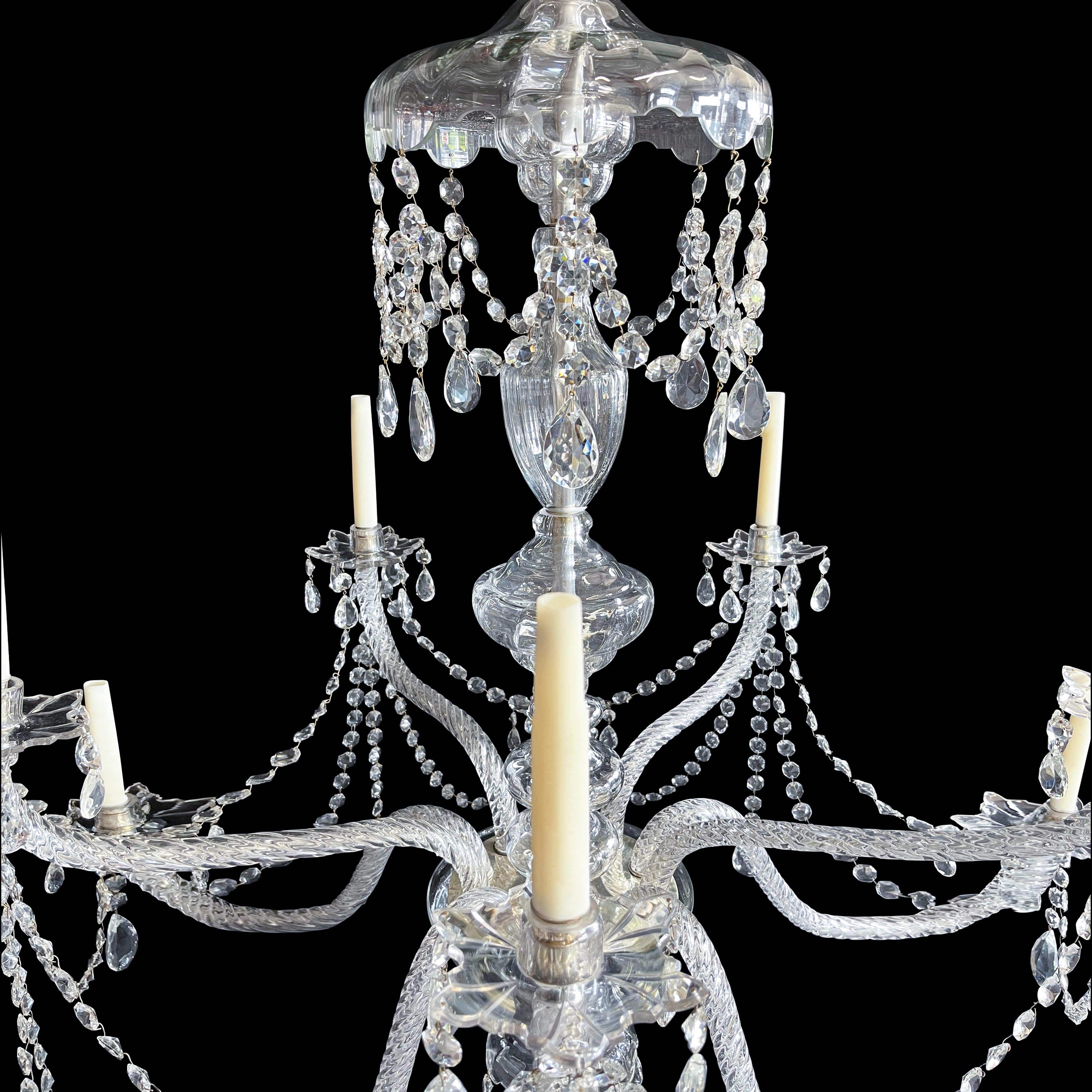 Sehr feiner George III. mundgeblasener und geschliffener Kristallkronleuchter mit zehn Lichtern (19. Jahrhundert) im Angebot