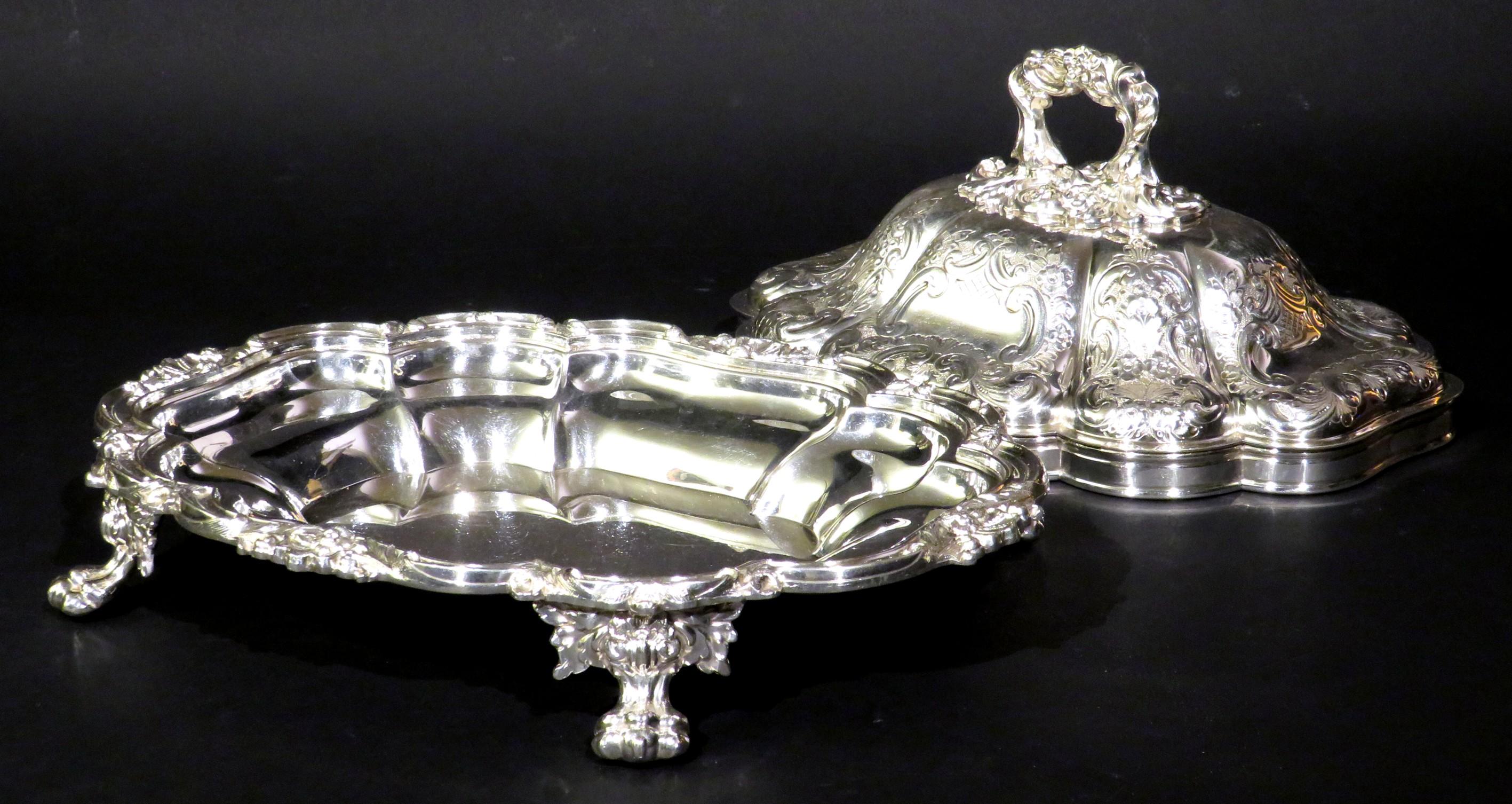 English A Very Fine George V Period Silver Plated Entrée Dish, England Circa 1912 For Sale