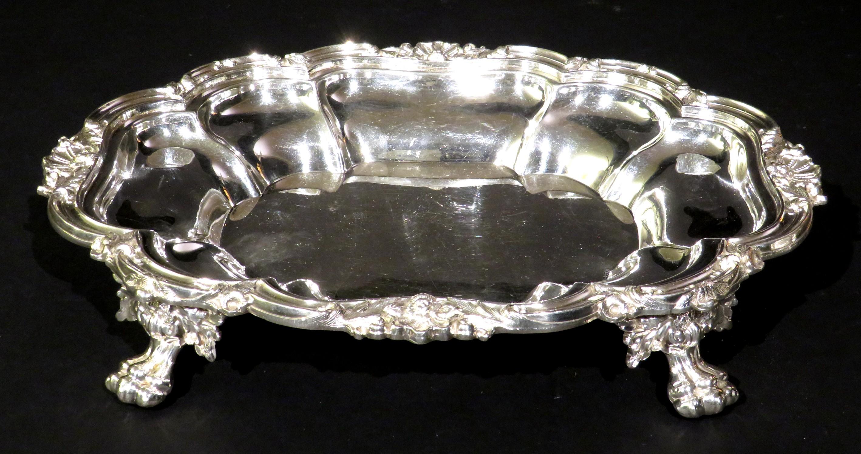 Embossed A Very Fine George V Period Silver Plated Entrée Dish, England Circa 1912 For Sale