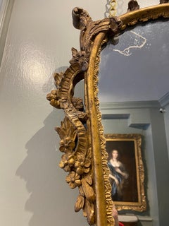 Très beau miroir mural en bois doré allemand du milieu du XVIIIe siècle
