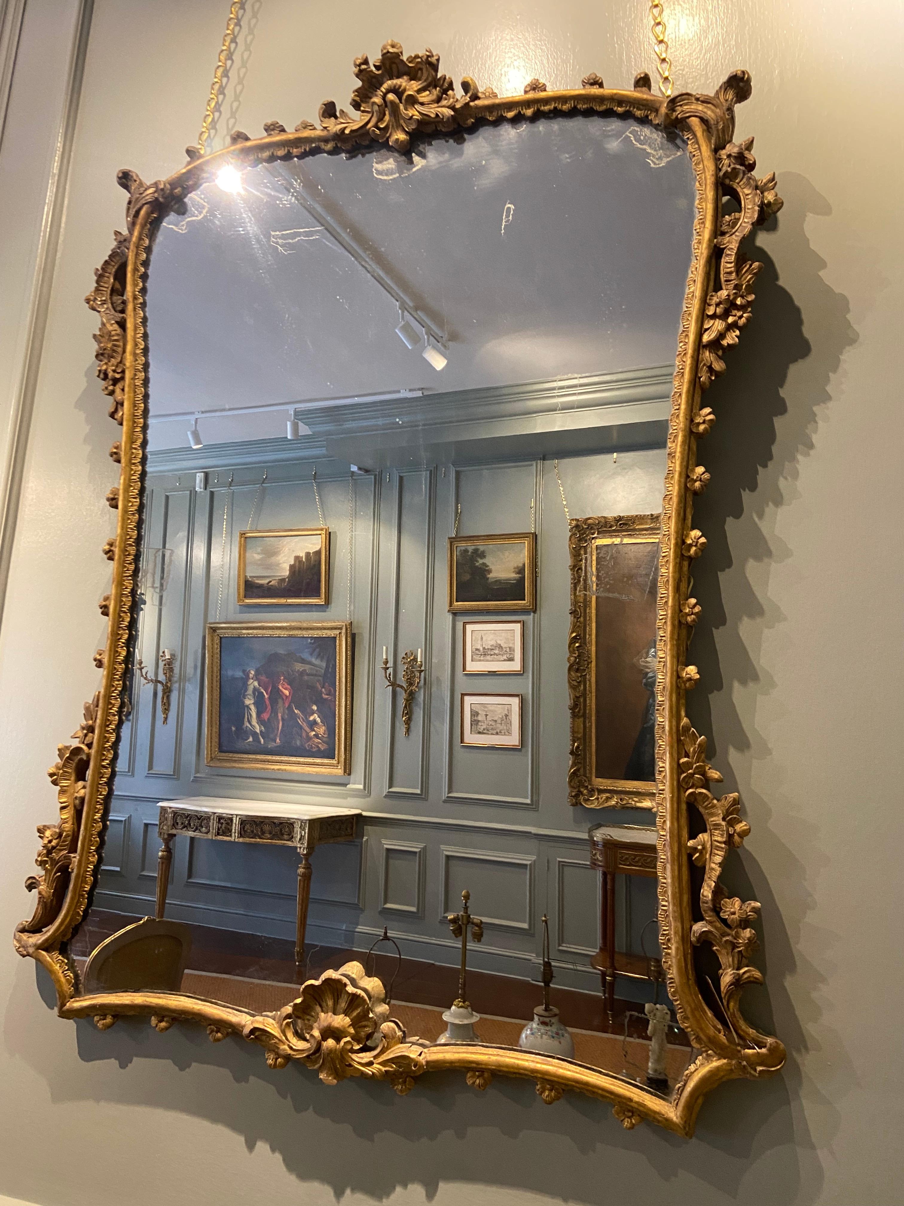 Très beau miroir mural en bois doré allemand du milieu du XVIIIe siècle en vente 4