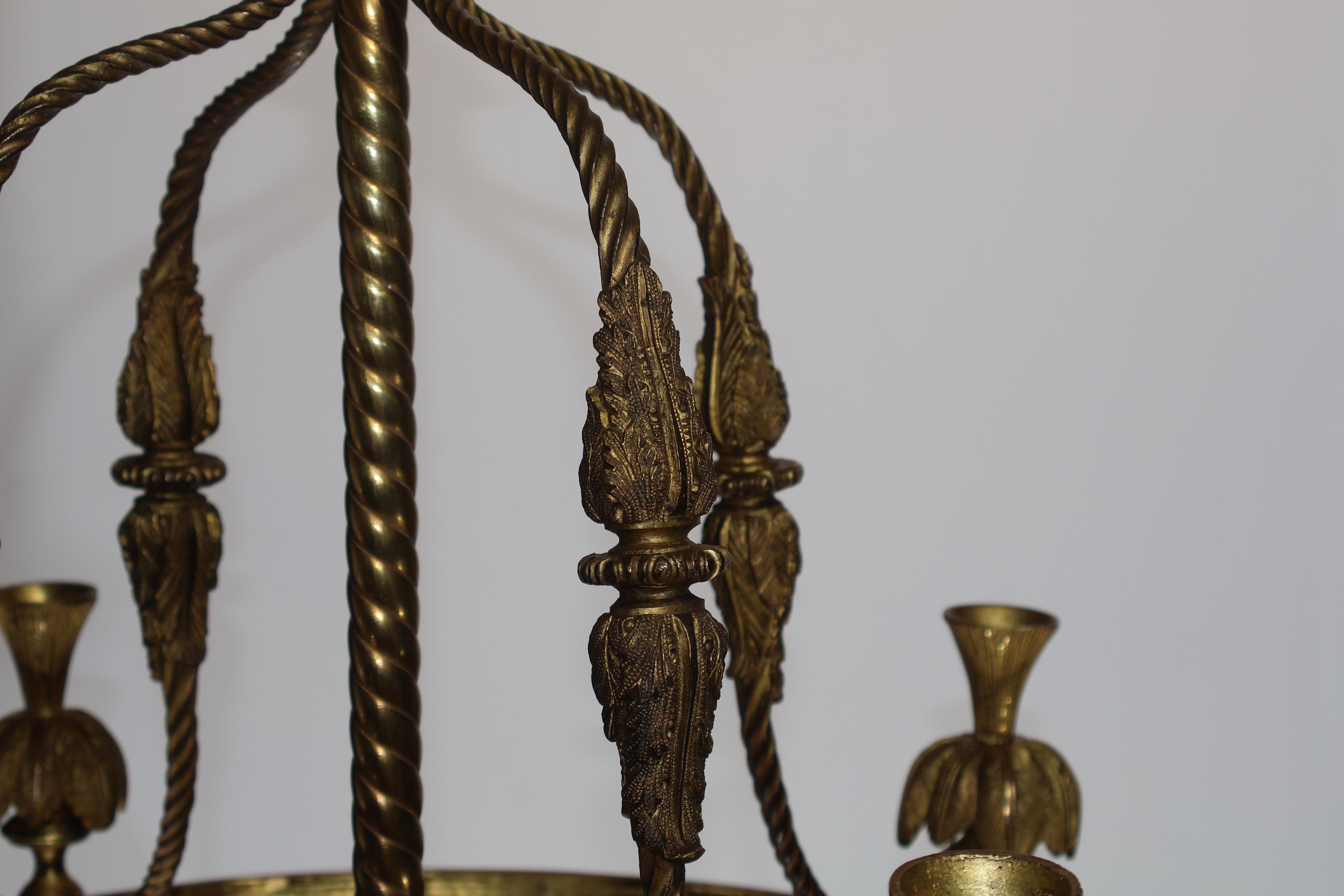 Une très belle lanterne cylindrique en bronze doré en vente 6