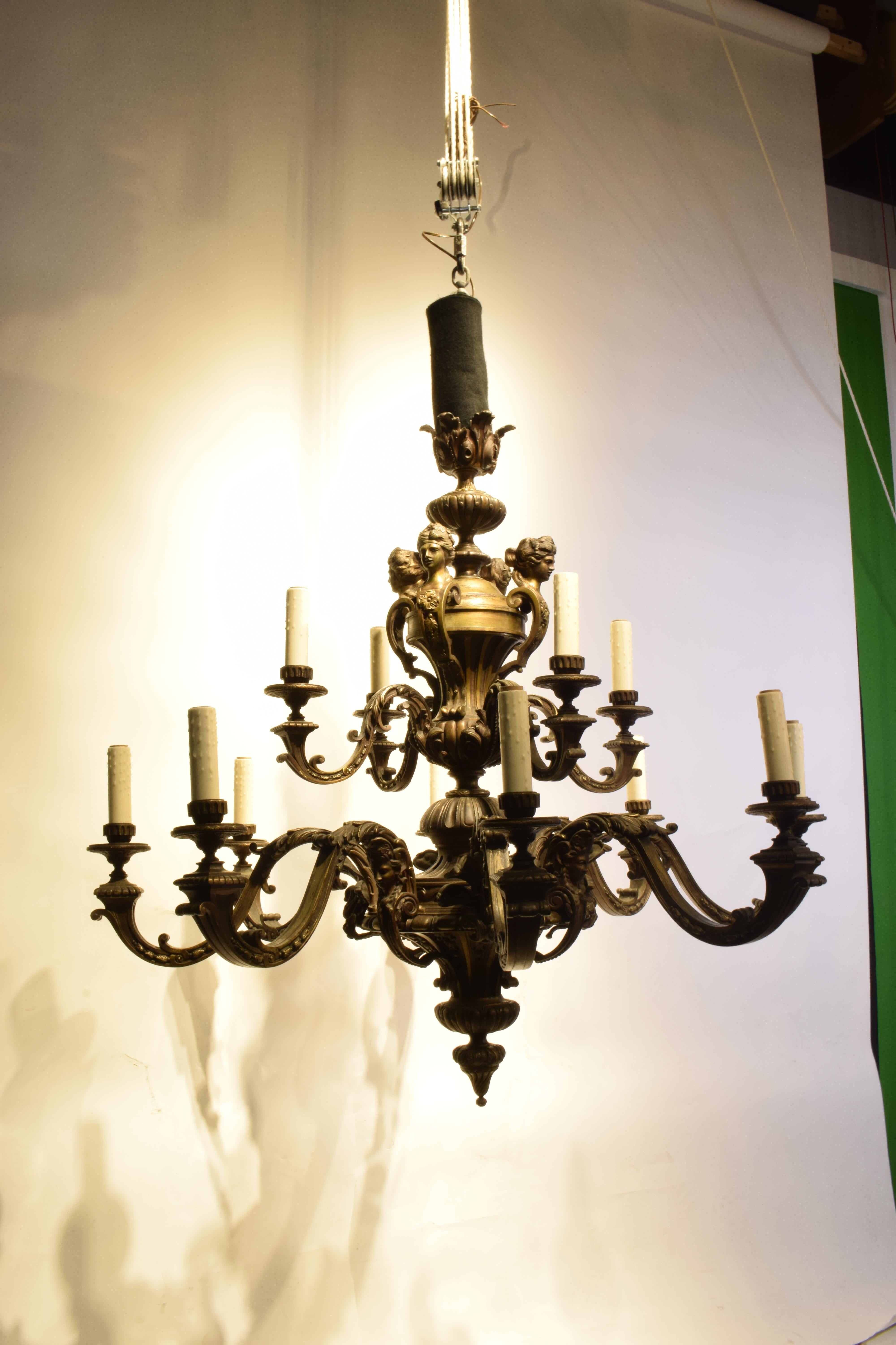 Bronze Très beau lustre en bronze doré en vente