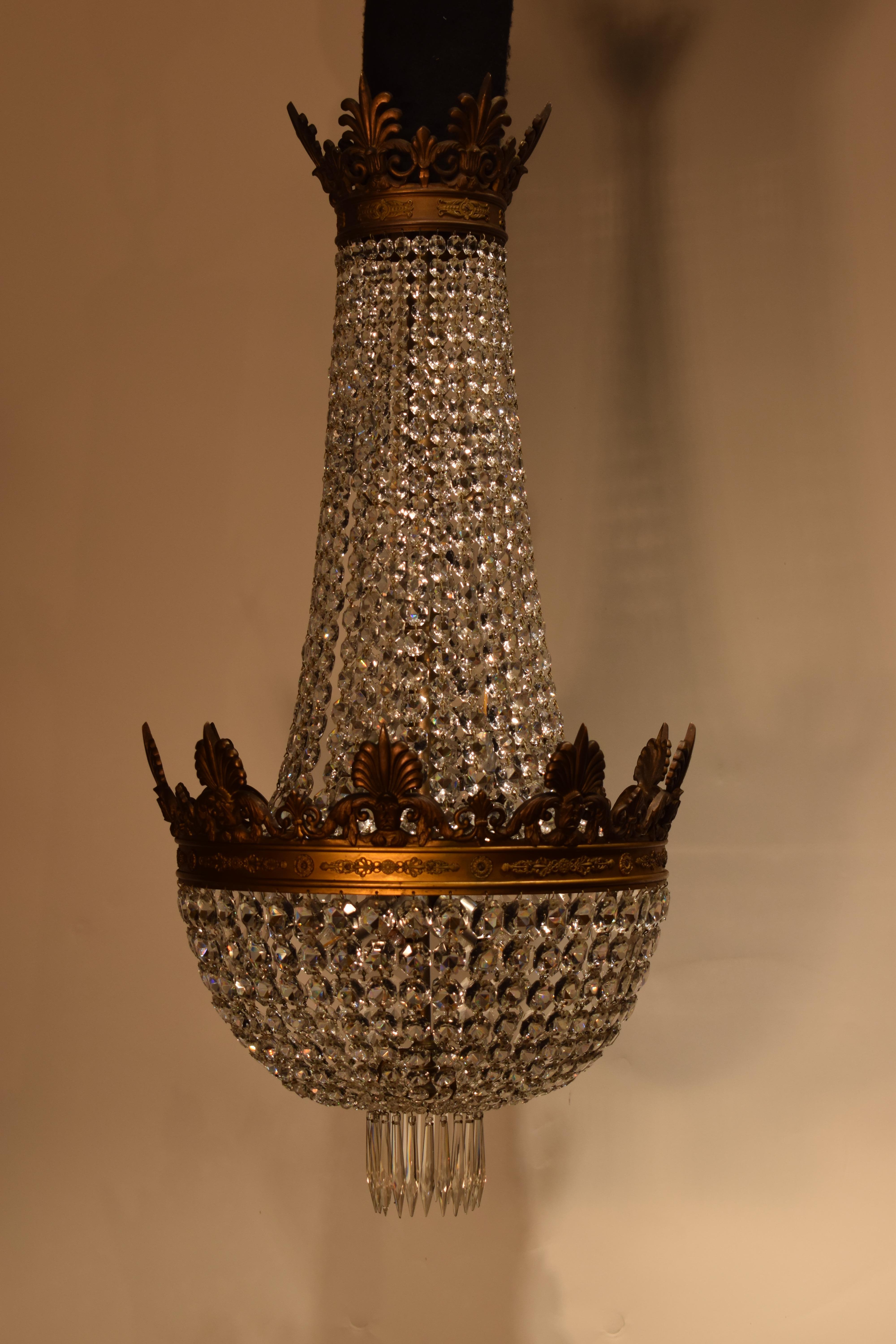Très beau lustre « Coffret » en bronze doré et cristal de Baccarat en vente 1