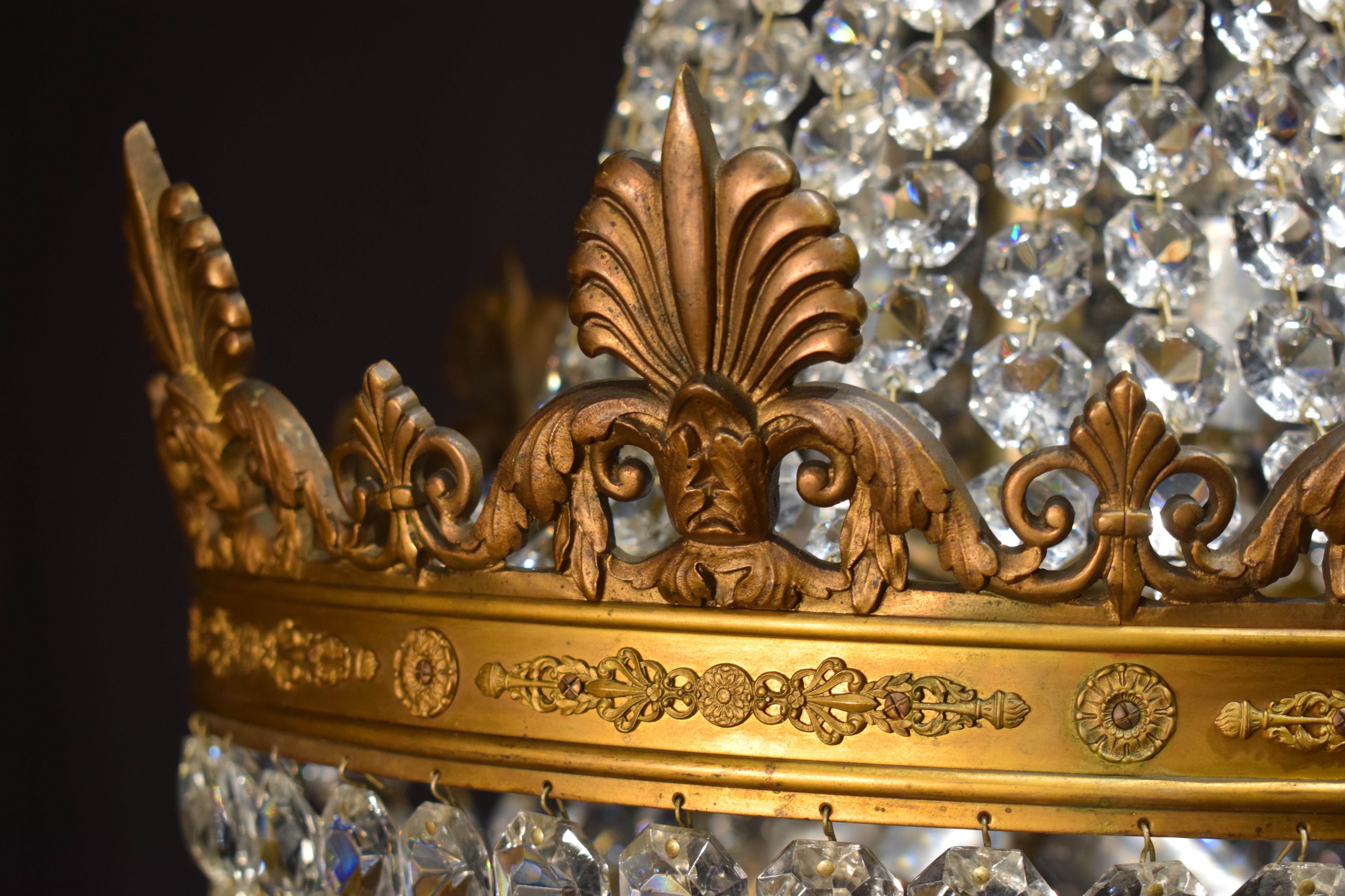 Raffinato lampadario a cesto in bronzo dorato e cristallo di Baccarat in vendita 5