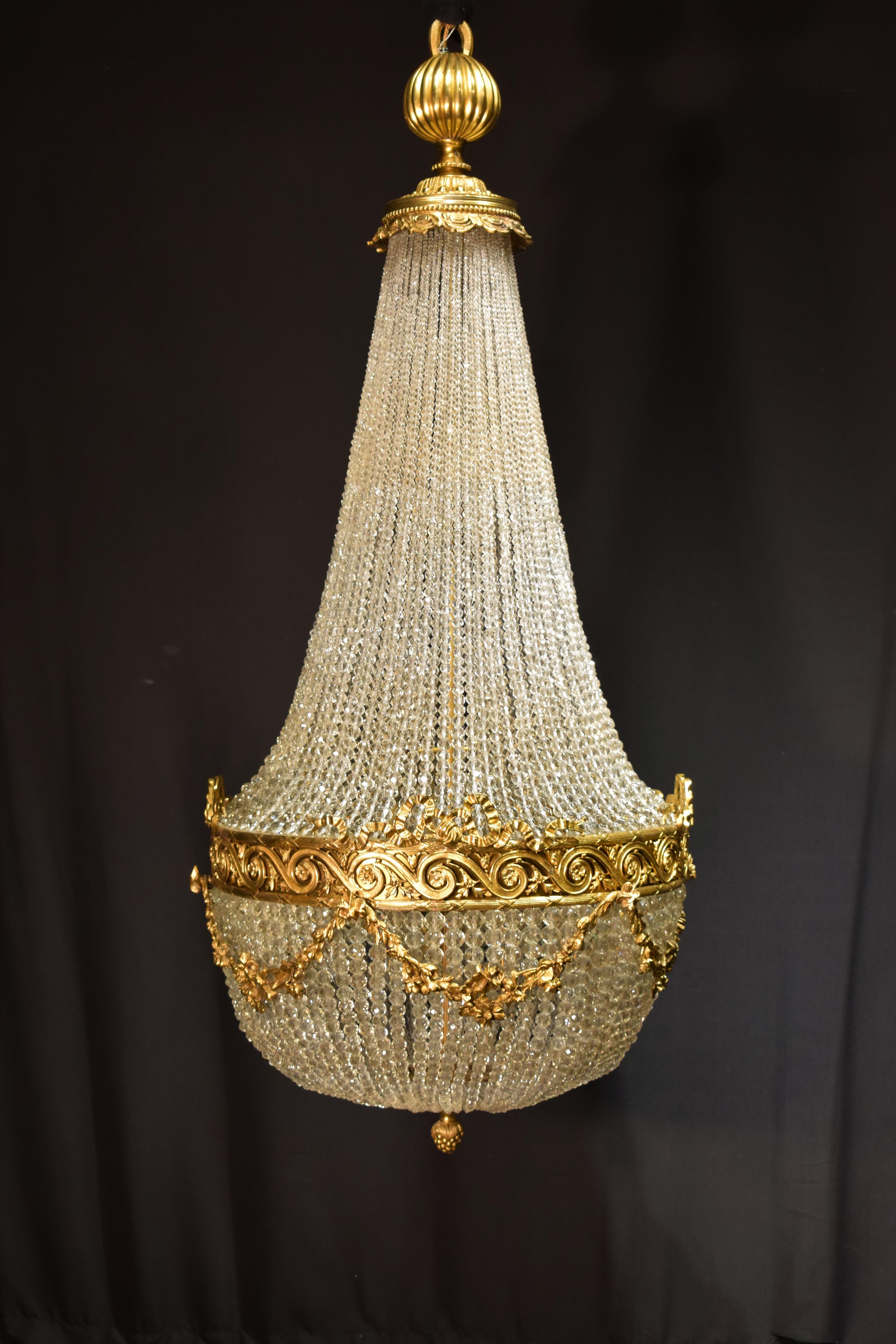 Très beau lustre « Coffret » en bronze doré et cristal de Baccarat en vente 11
