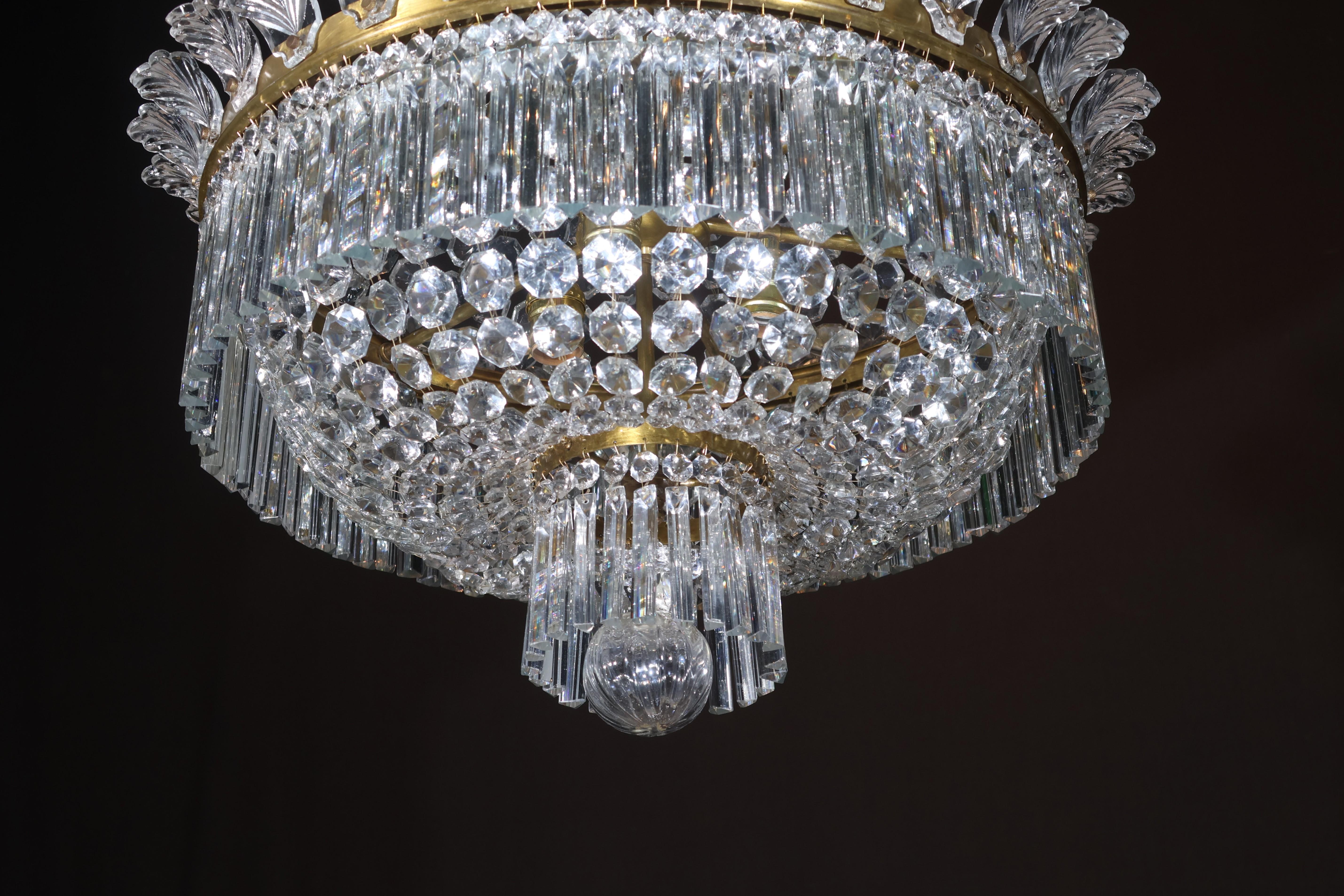 Empire Très beau lustre en bronze doré et cristal de Baccarat. en vente