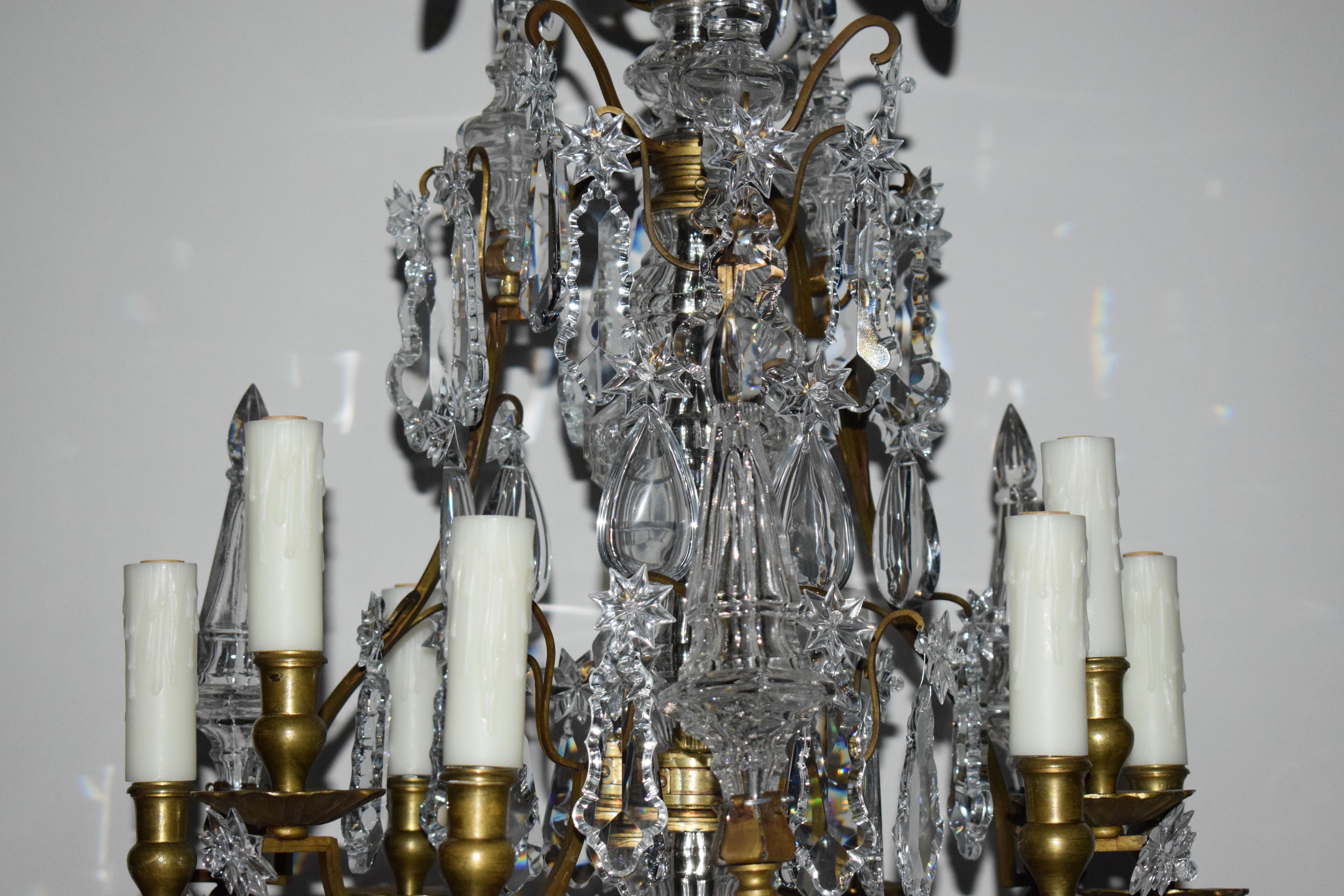 Raffinato lampadario in bronzo dorato e cristalli in vendita 5