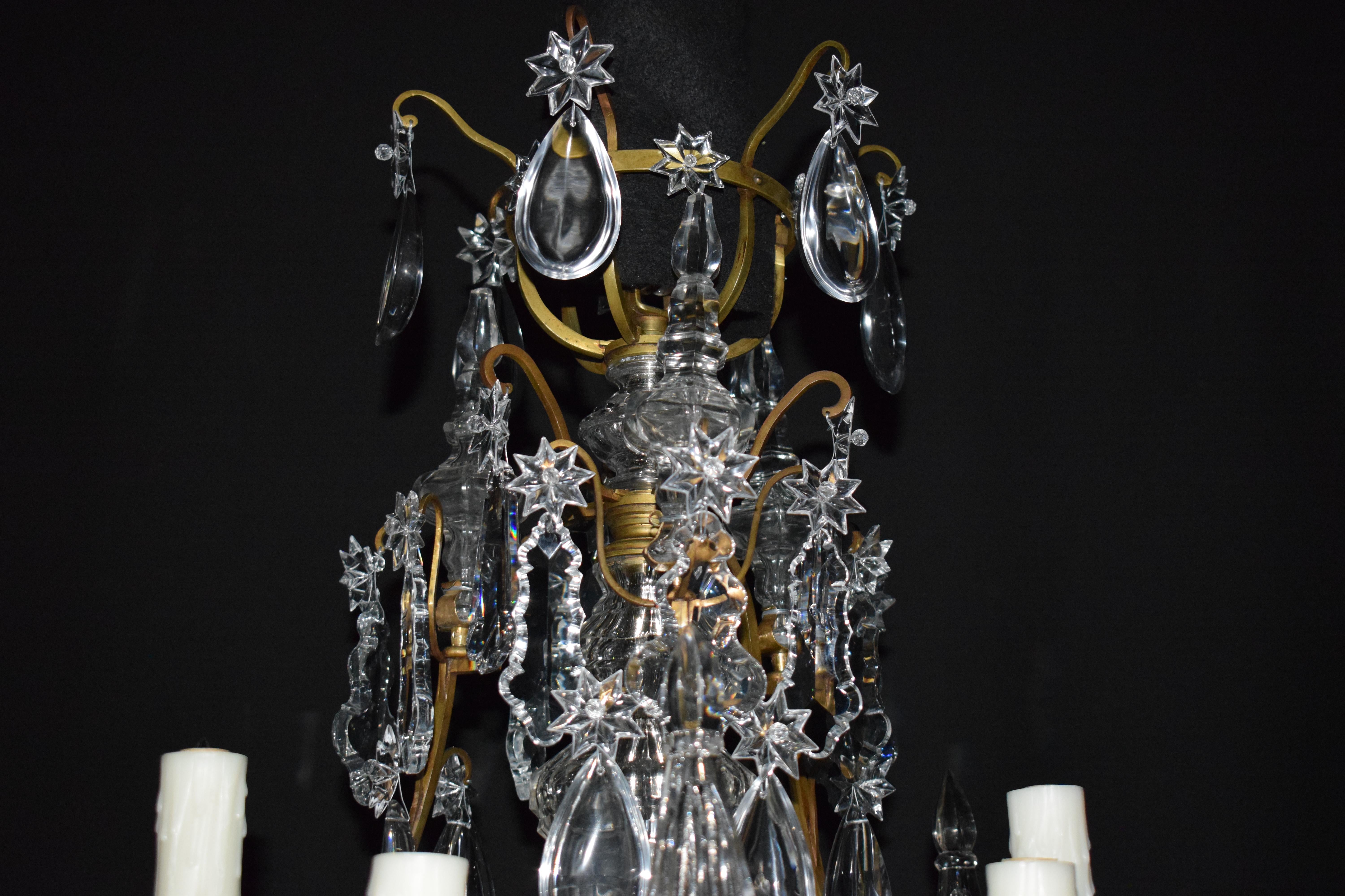 Raffinato lampadario in bronzo dorato e cristalli in vendita 9