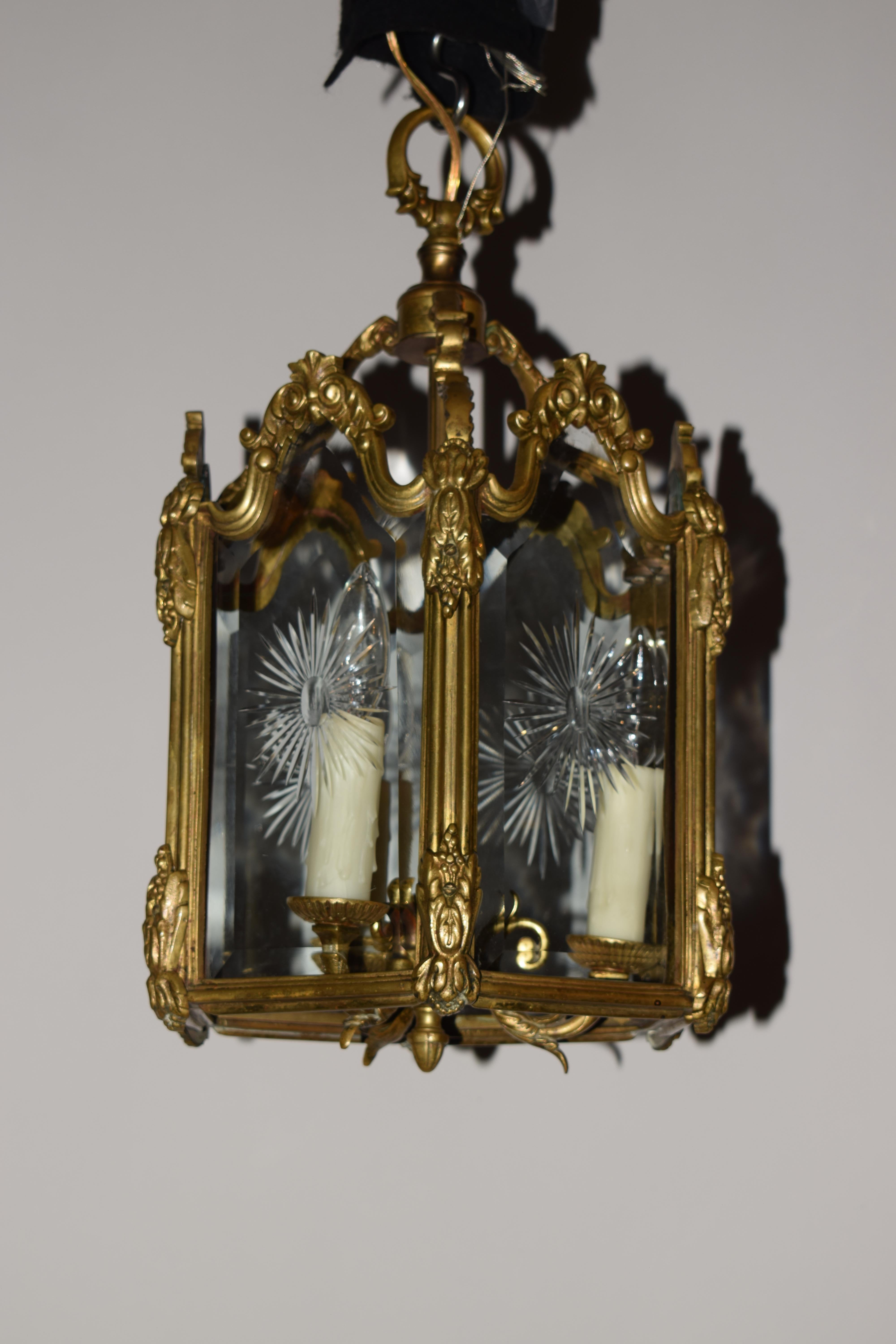 Bronze Très belle lanterne en bronze doré et cristal en vente