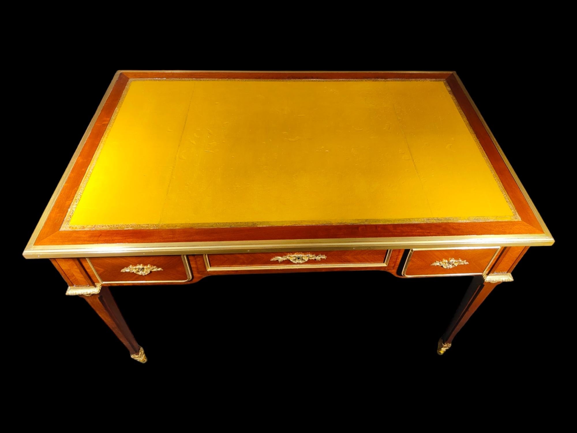 Very Fine Gilt Bronze Mounted Tulipwood and Amaranth Desk by L. Cueunieres In Good Condition For Sale In Madrid, ES