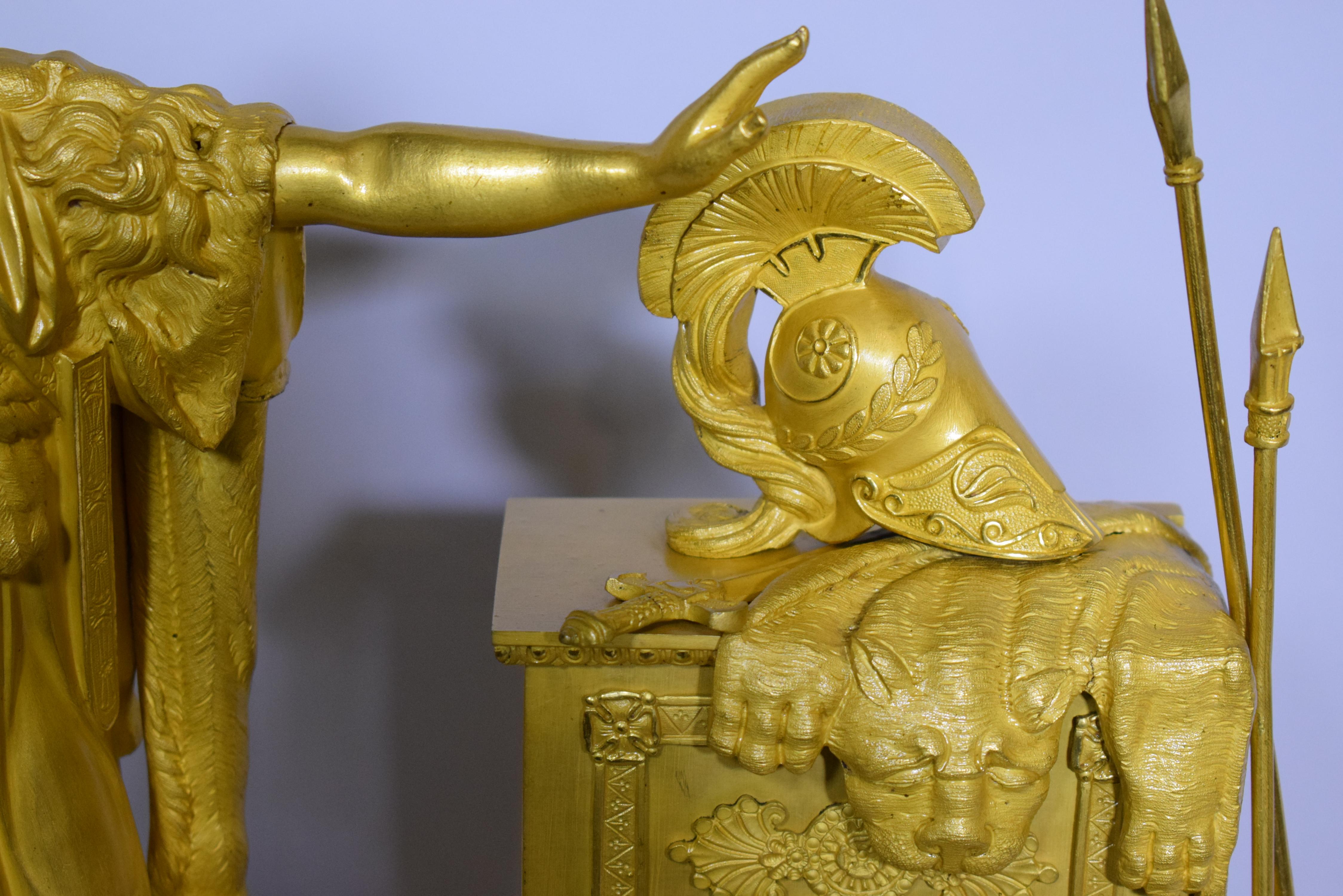 Pendule de cheminée néoclassique Empire en bronze doré de très belle facture en vente 13