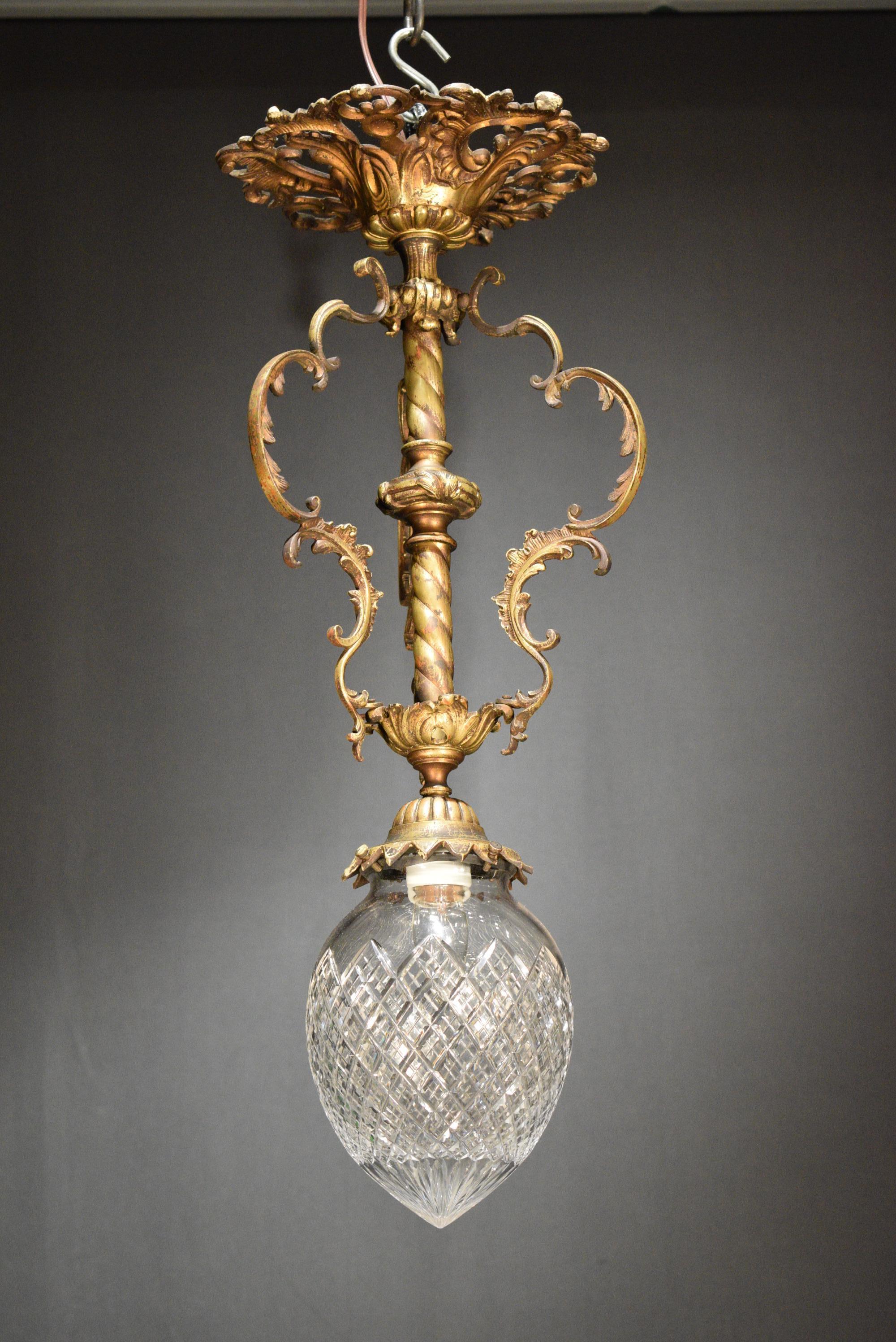 A very fine gilt bronze pendant in the Louis XV style, cut crystal globe.
France, circa 1910.
CW4426.