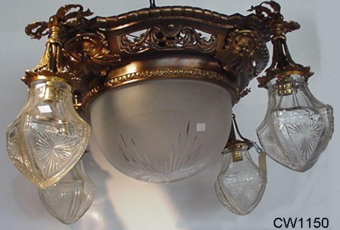 Très beau pendentif en bronze doré avec dôme et abat-jour en cristal en vente 3