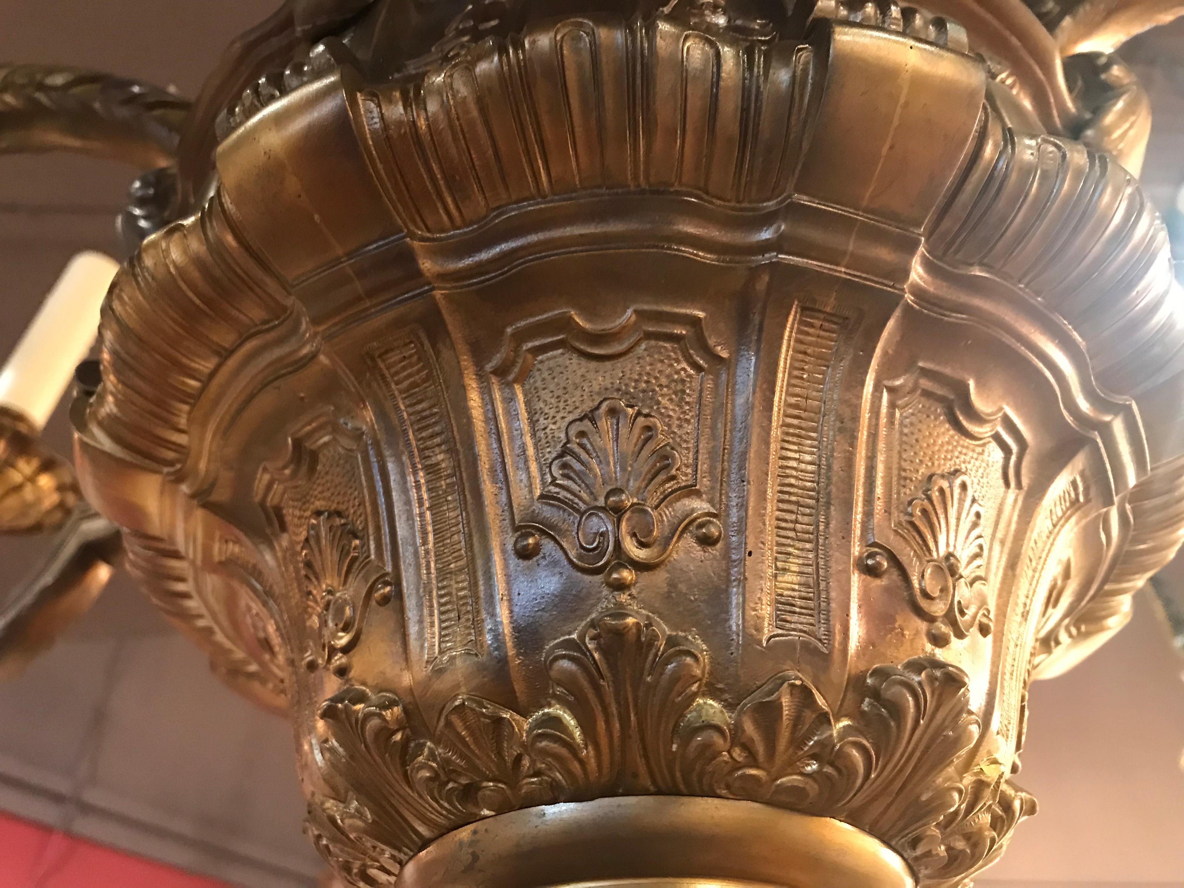 Début du 20ème siècle Très beau lustre de style Régence en bronze doré en vente
