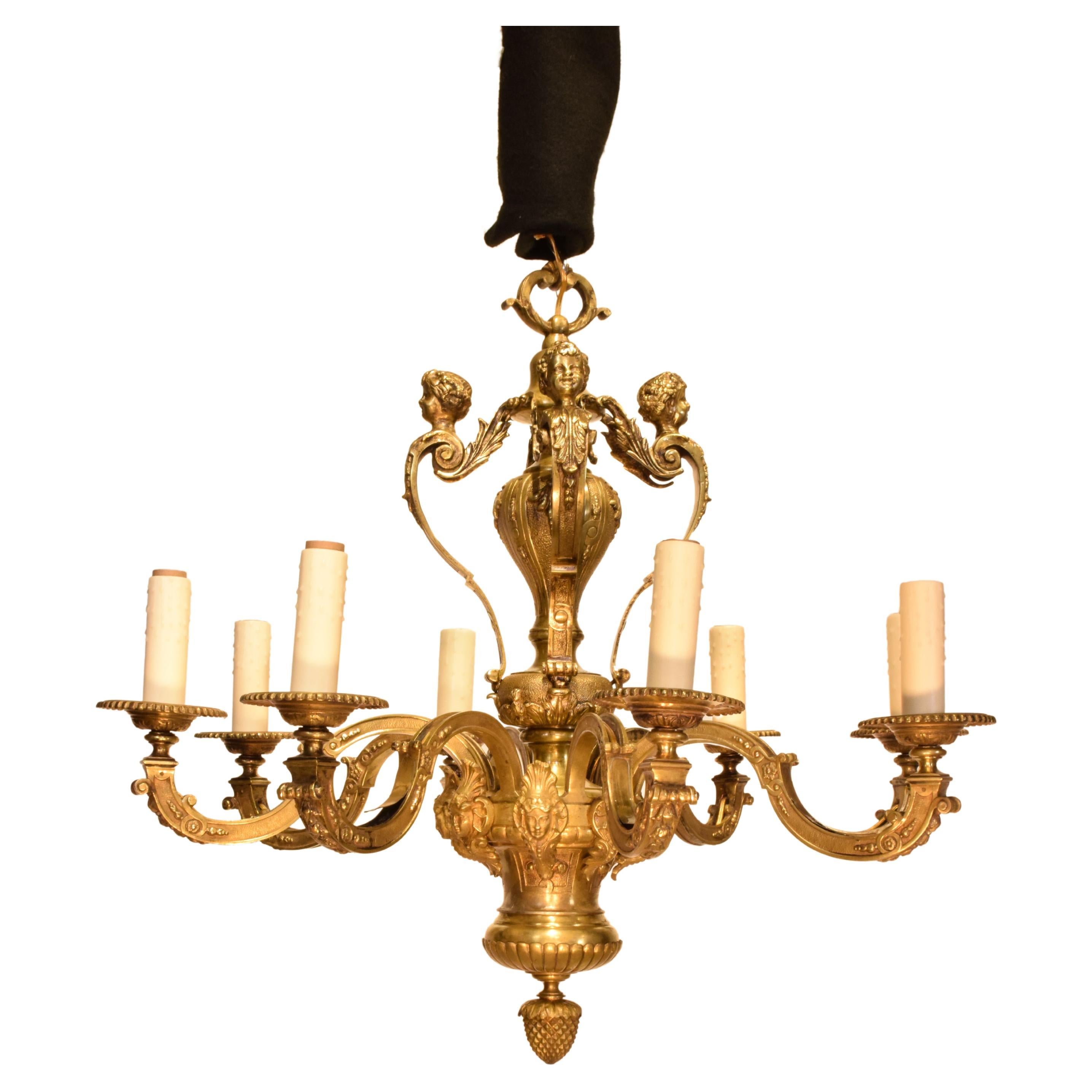 Ein sehr feiner vergoldeter Bronze-Kronleuchter im Regency-Stil im Angebot