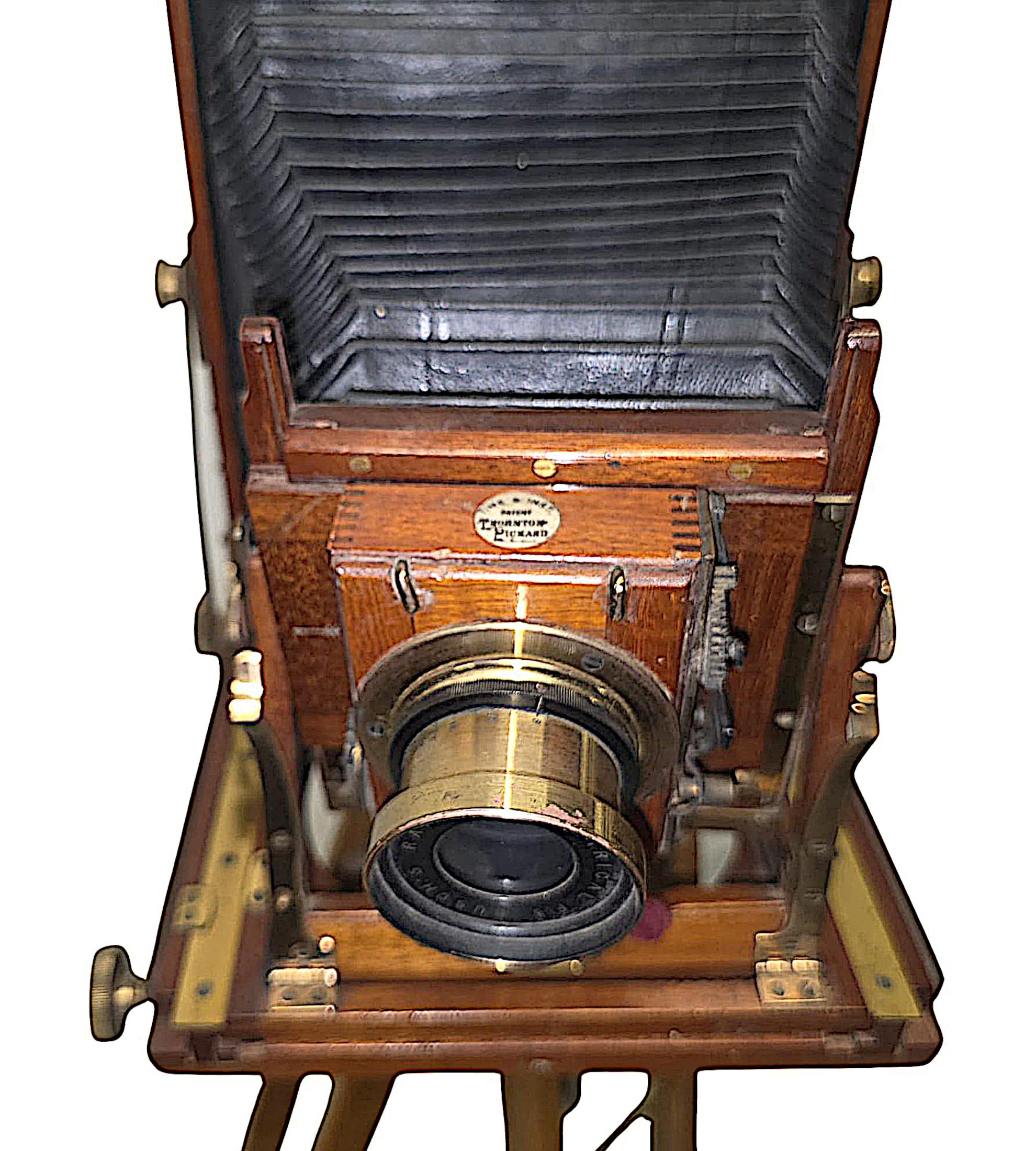 Très bel appareil photo à demi-plaque sur trépied en Oak par Benetfink & Co. Londres en vente 4