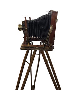 Una raffinata macchina fotografica a mezza lastra su treppiede di Oak di Benetfink & Co. Londra