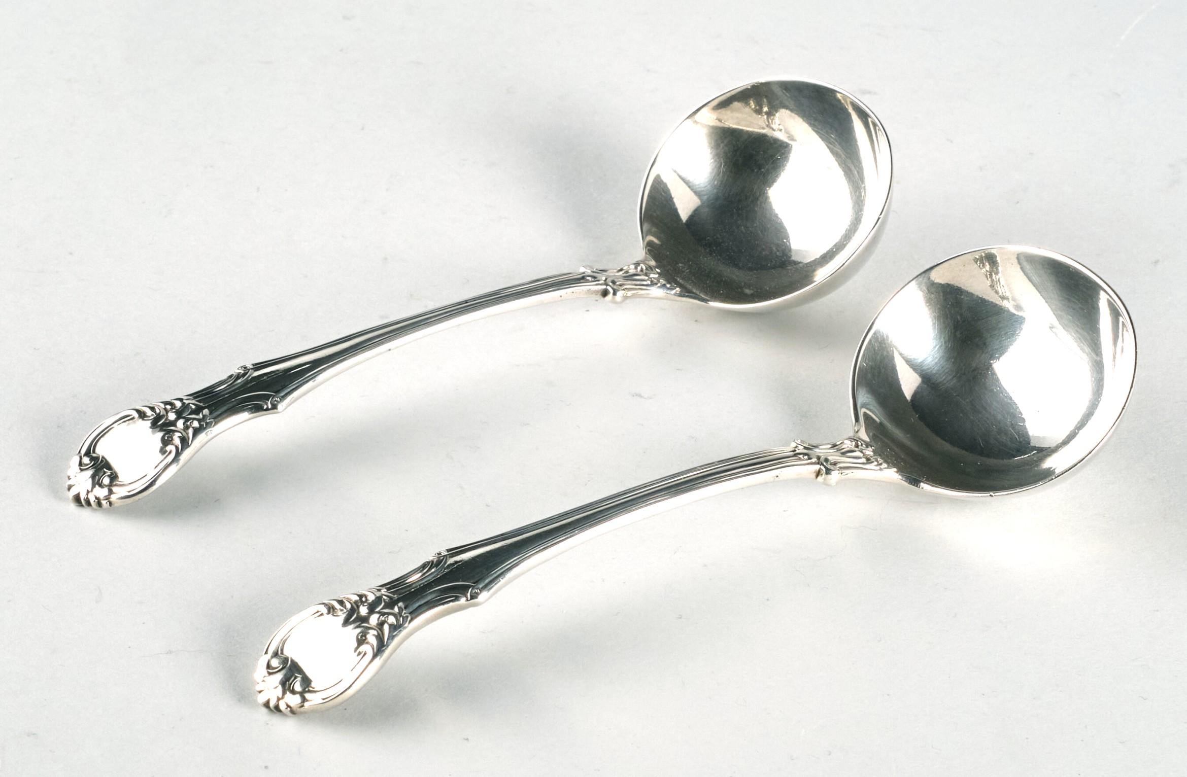 Victorian A Very Fine Pair of 19th Century Sterling Silver Sauce Ladles, Hallmarked 1840 For Sale