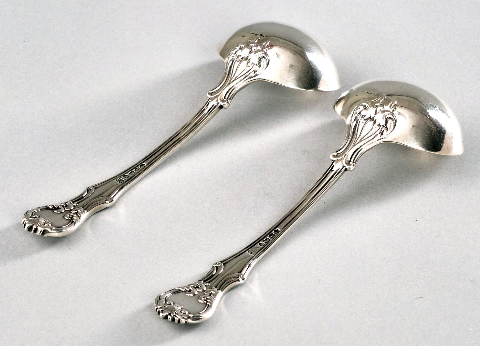 Victorien Très belle paire de louches à sauce en argent sterling du 19ème siècle, poinçonnées 1840 en vente