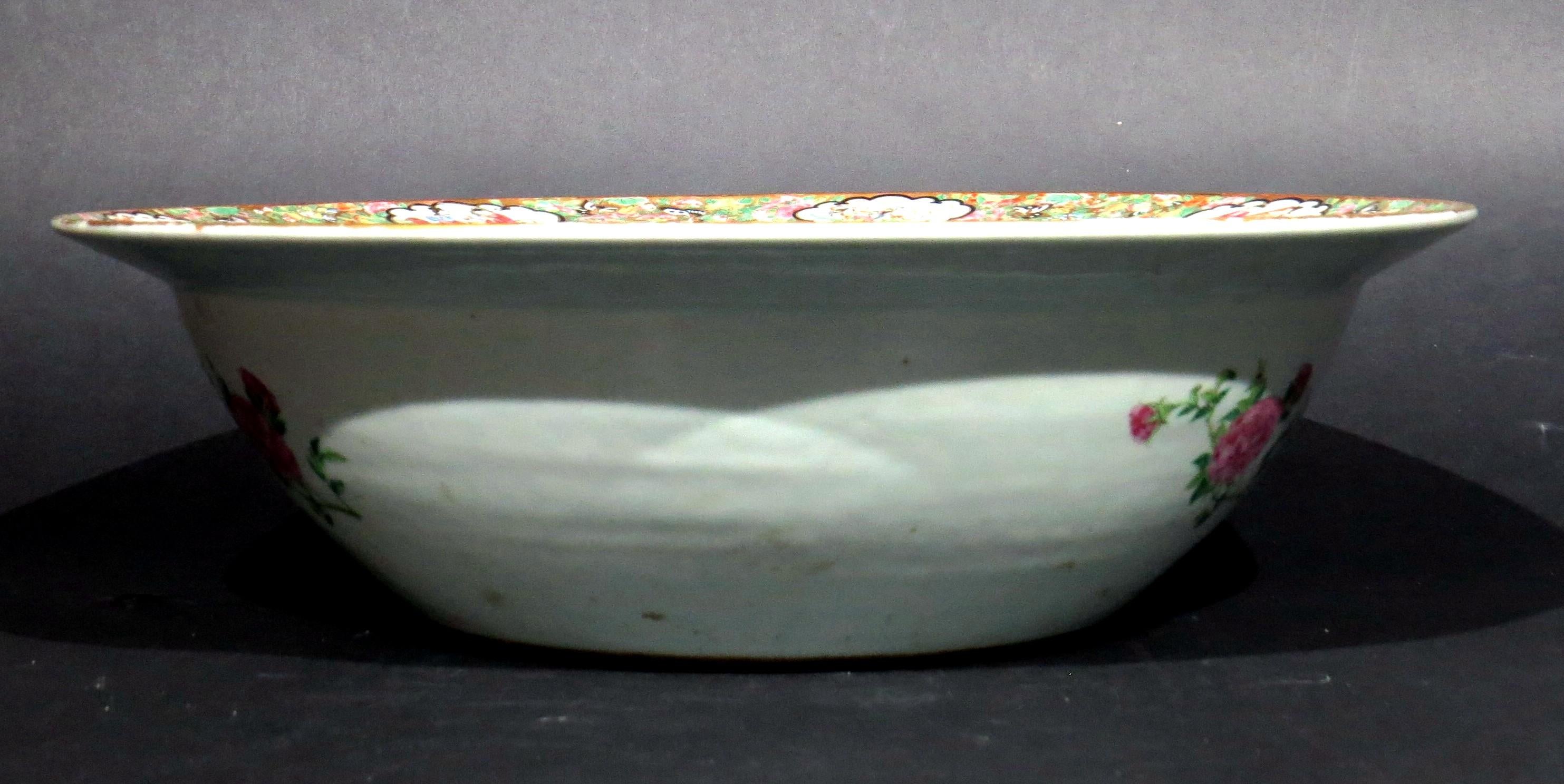 A Very Fine & Large 19th C. Enamelled Chinese Canton Porcelain Basin / Punchbowl In Good Condition For Sale In Ottawa, Ontario