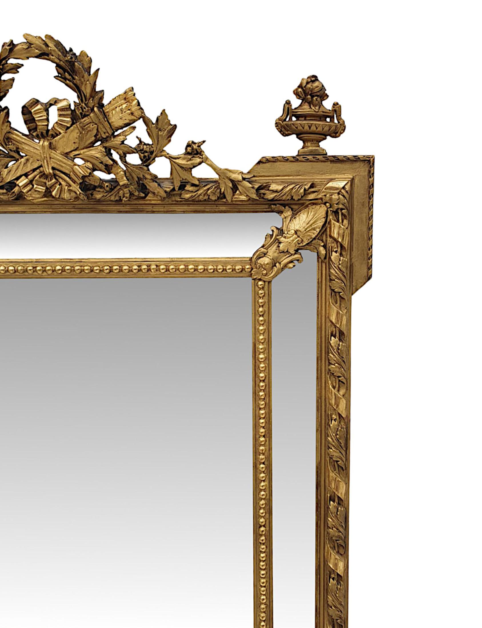 Français Très beau grand miroir en bois doré du 19ème siècle, surmonté d'un manteau ou d'un hall d'entrée en vente
