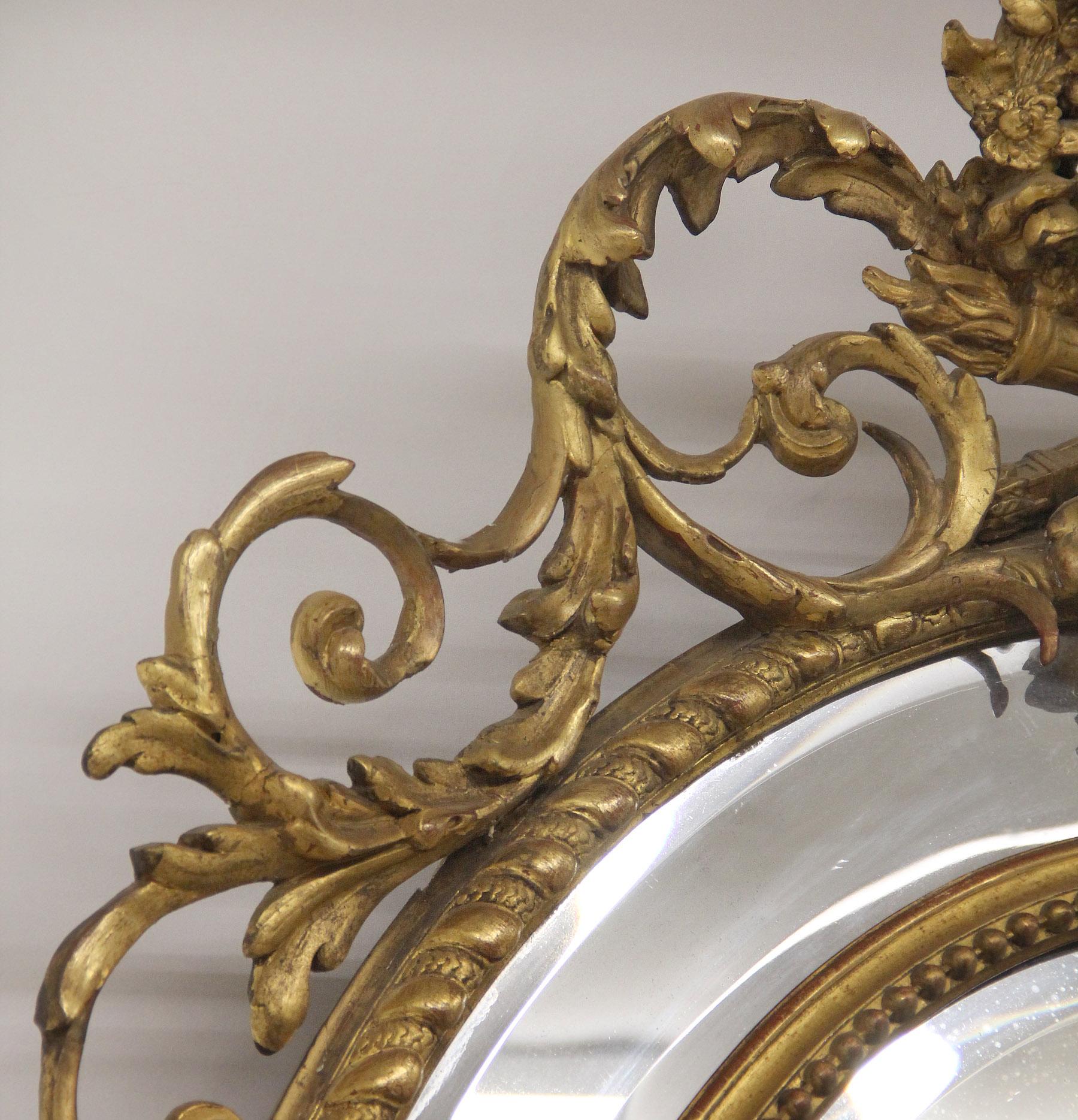 Ein sehr schöner Spiegel aus geschnitztem Giltwood und Gesso aus dem späten 19. (Belle Époque) im Angebot