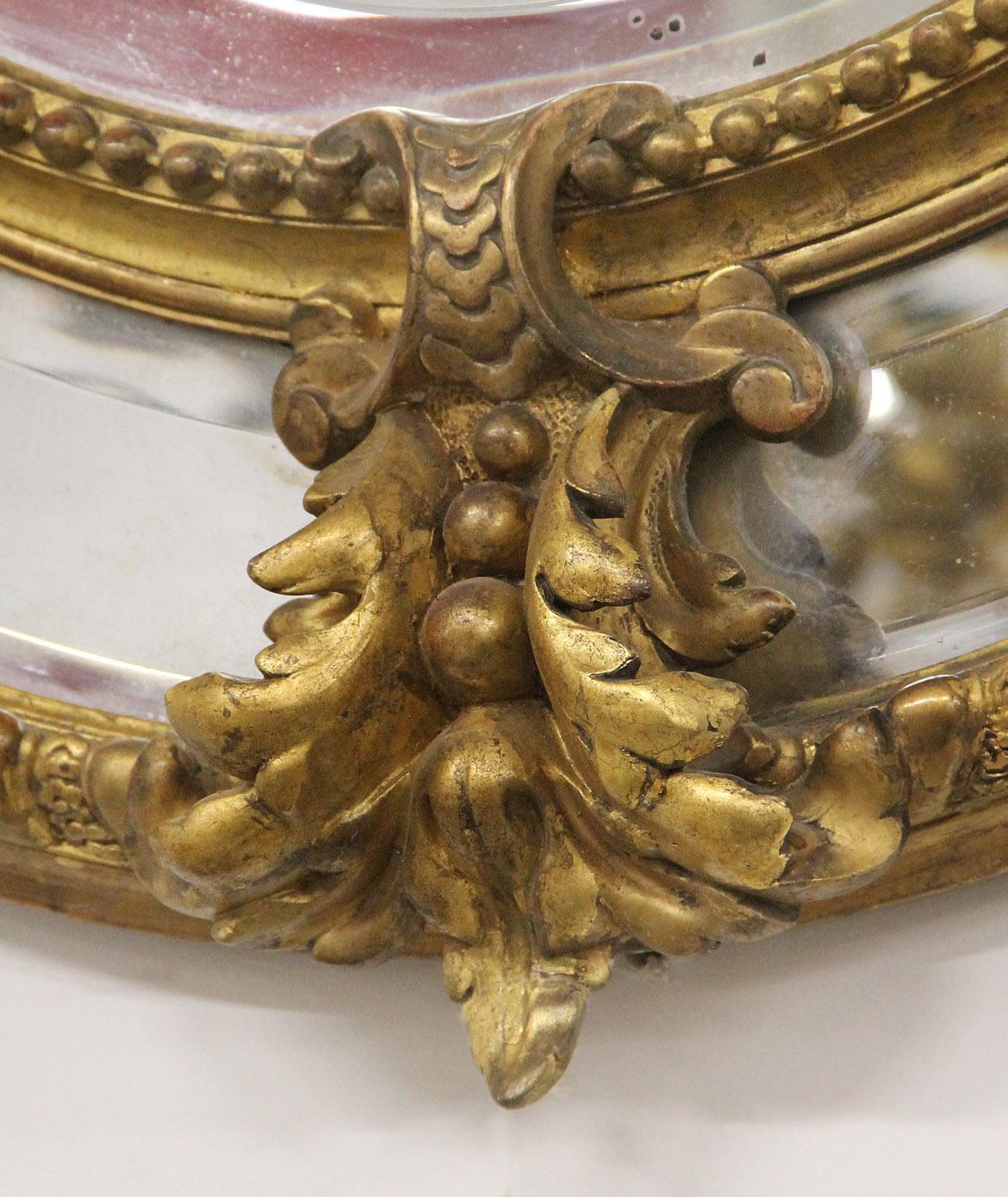 Ein sehr schöner Spiegel aus geschnitztem Giltwood und Gesso aus dem späten 19. (Handgeschnitzt) im Angebot