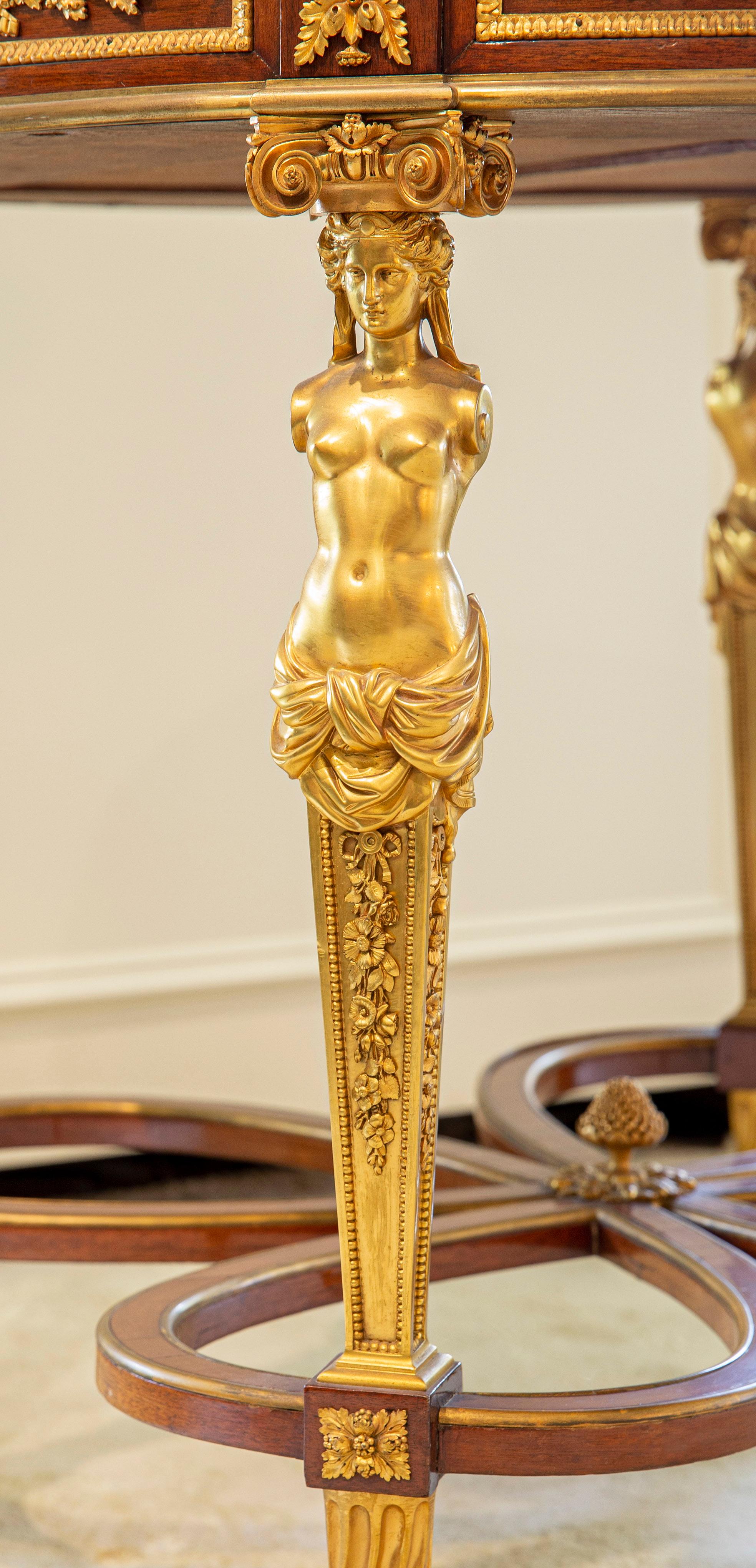 Belle Époque Très belle table centrale en bronze doré de la fin du 19e siècle par Henry Dasson en vente