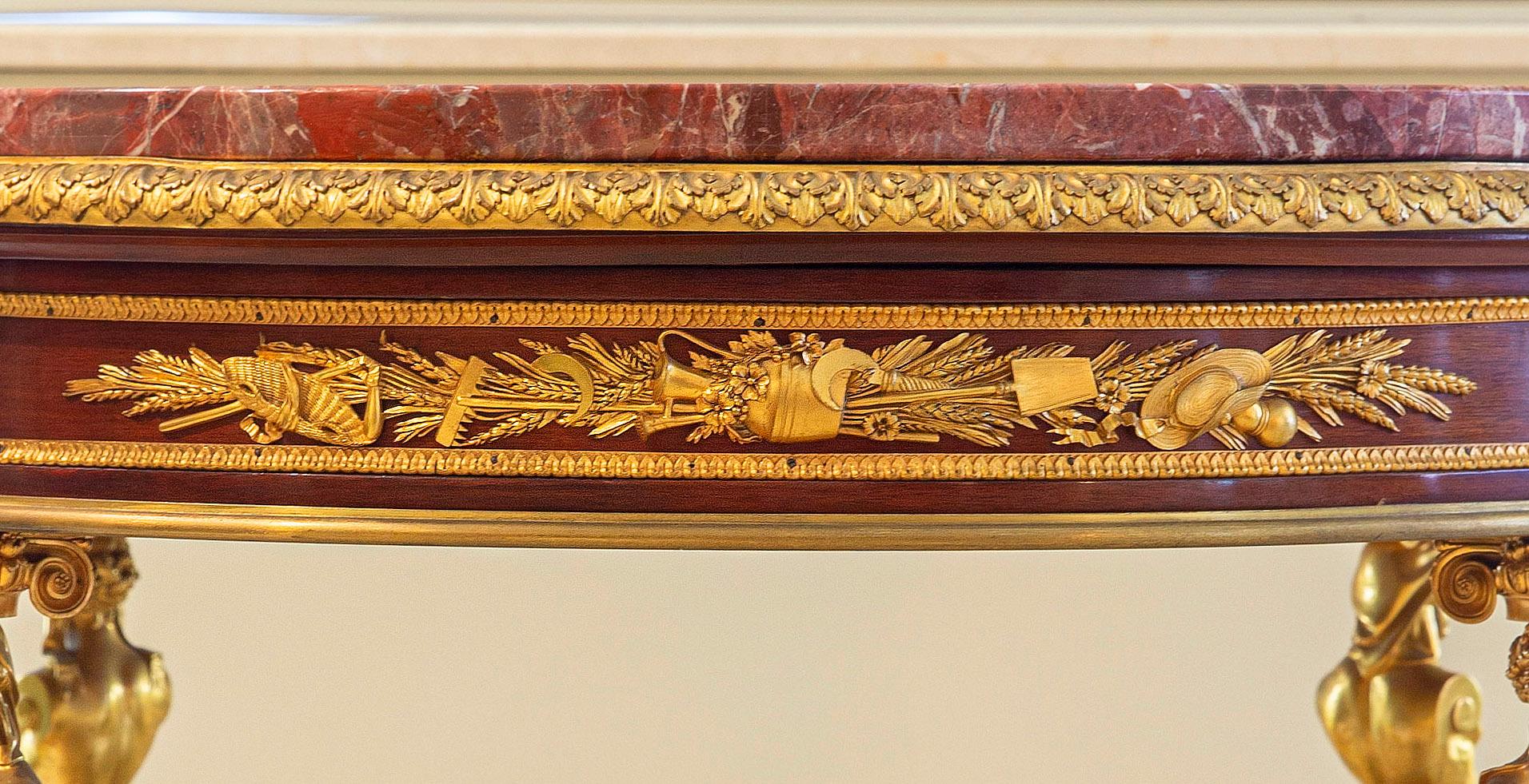 Très belle table centrale en bronze doré de la fin du 19e siècle par Henry Dasson Bon état - En vente à New York, NY