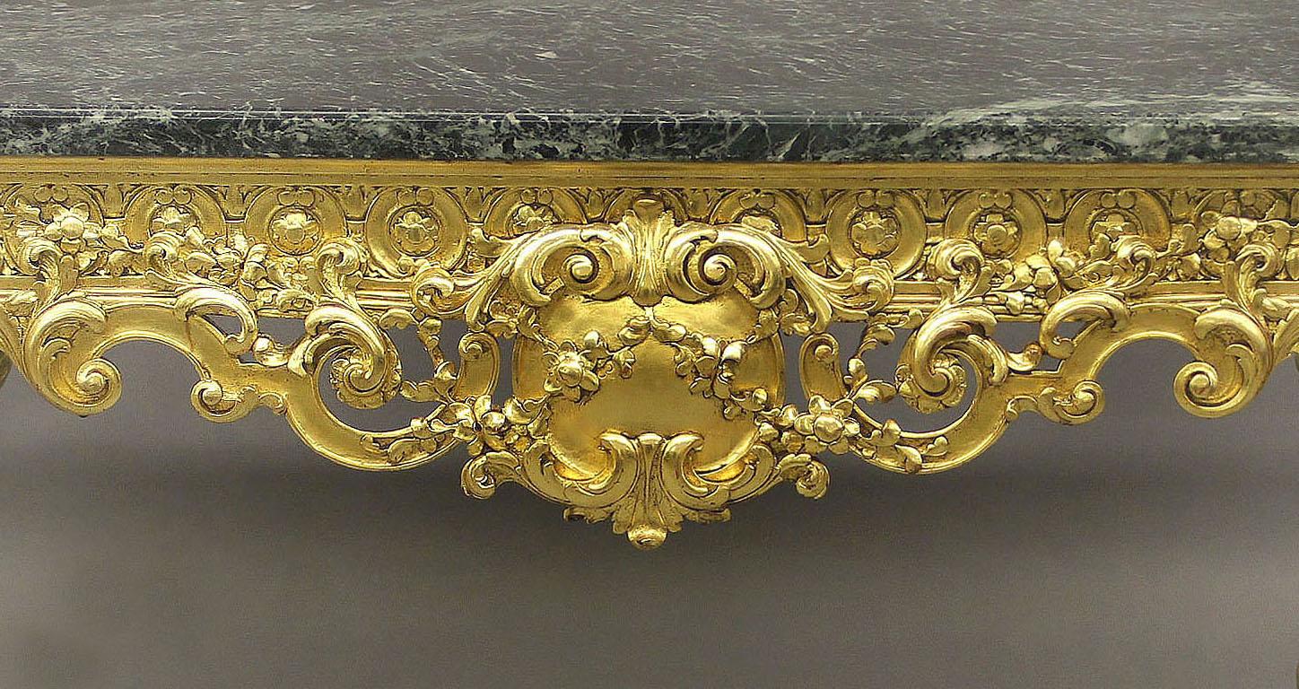Belle Époque Très belle table centrale en bois doré de style Régence de la fin du XIXe siècle, sculptée à la main en vente