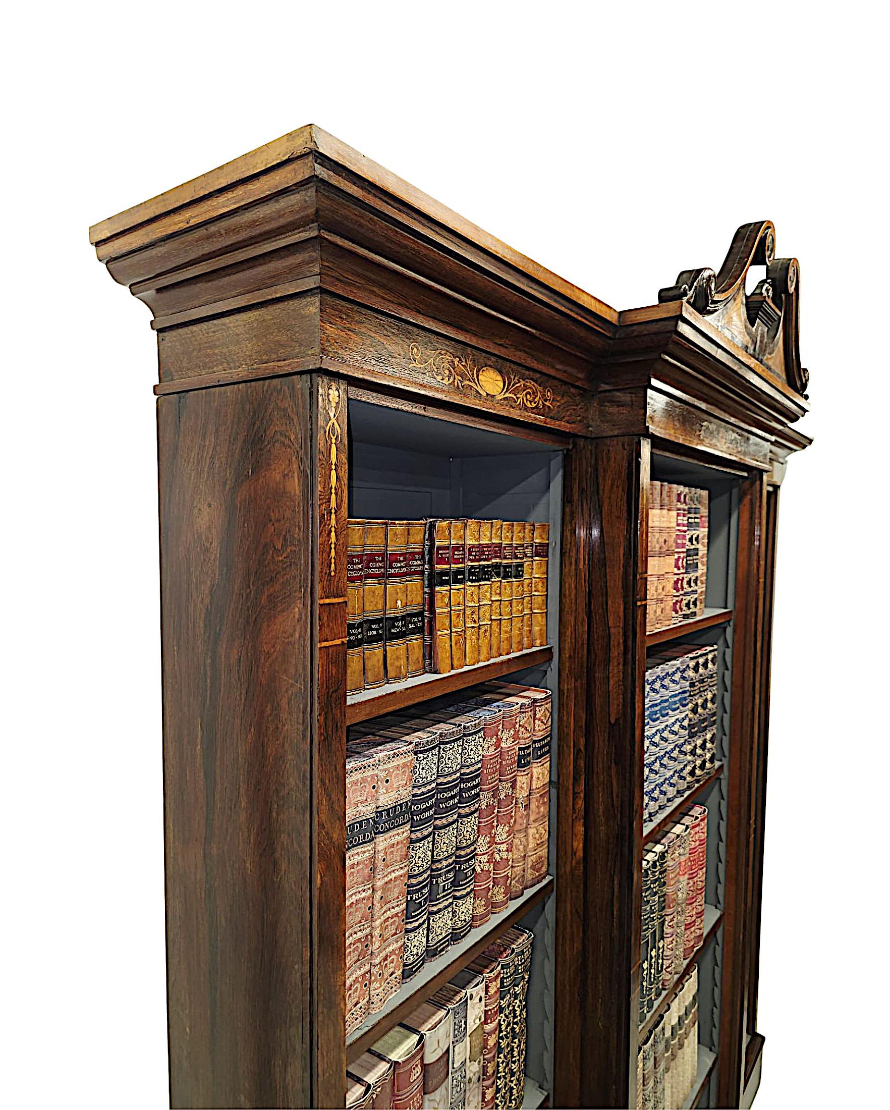 Una raffinata libreria a giorno intarsiata della fine del XIX secolo in vendita 1