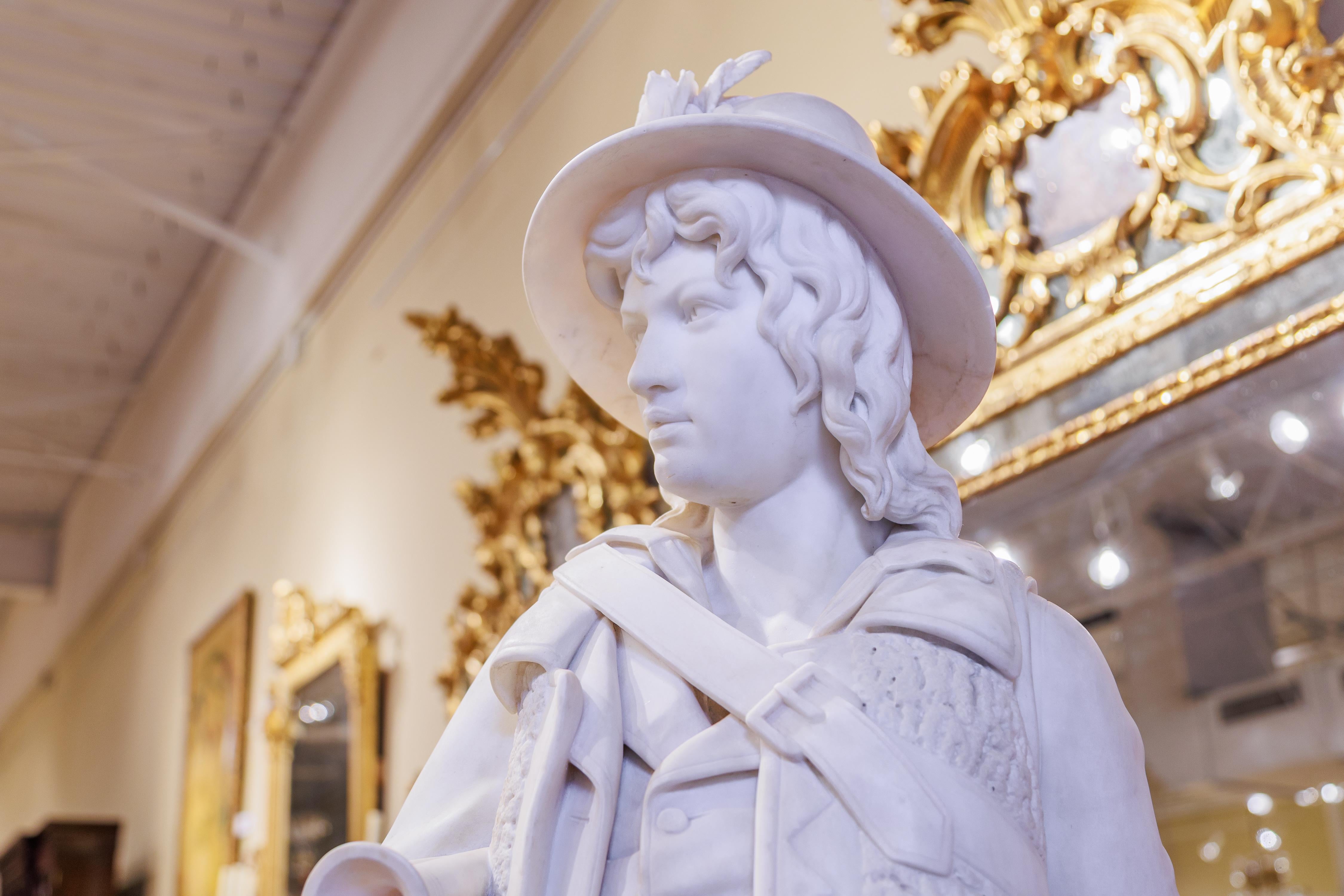 Intagliato a mano Raffinata figura di cacciatore in marmo di Carrera del XIX secolo a grandezza naturale di Louis Samain in vendita