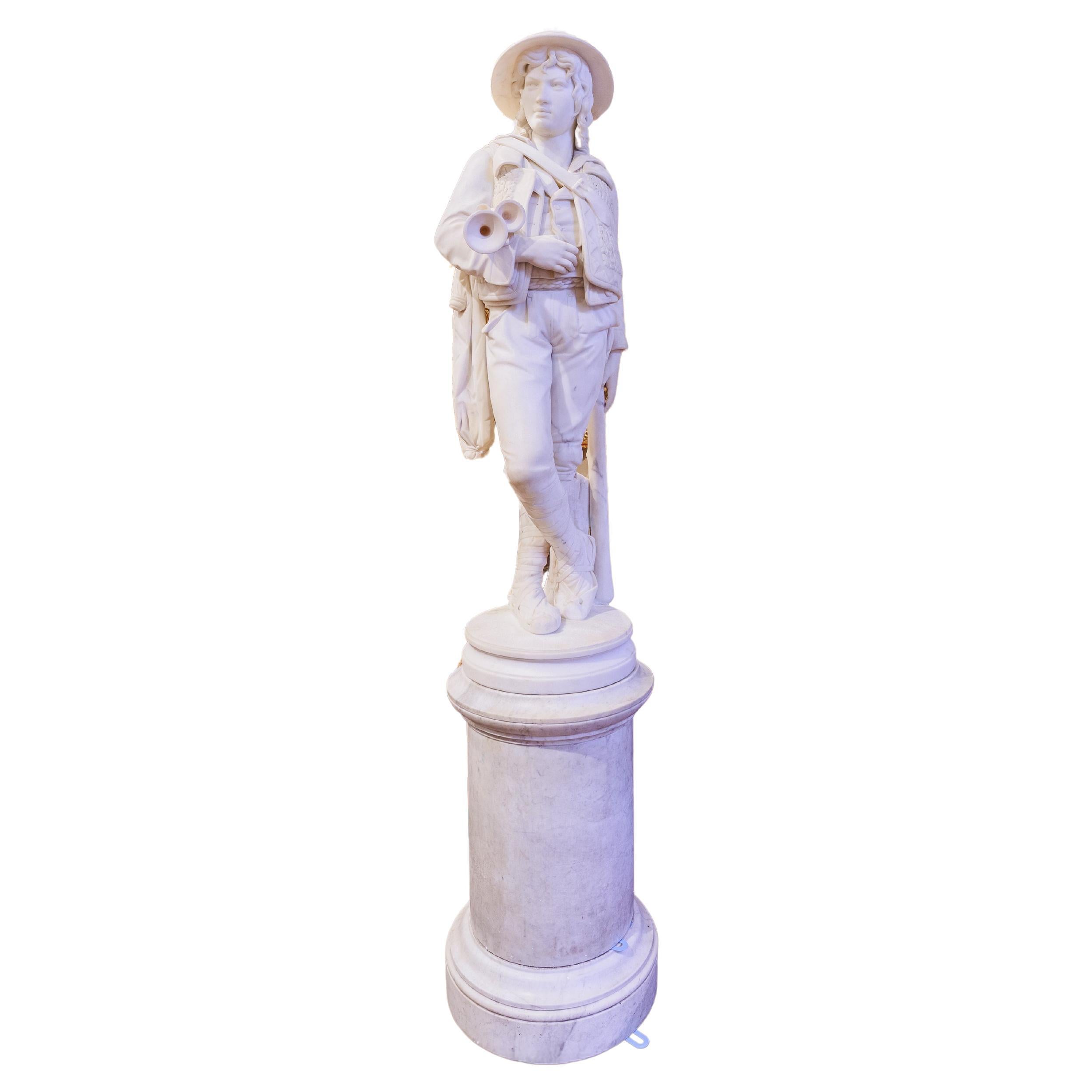 Raffinata figura di cacciatore in marmo di Carrera del XIX secolo a grandezza naturale di Louis Samain in vendita