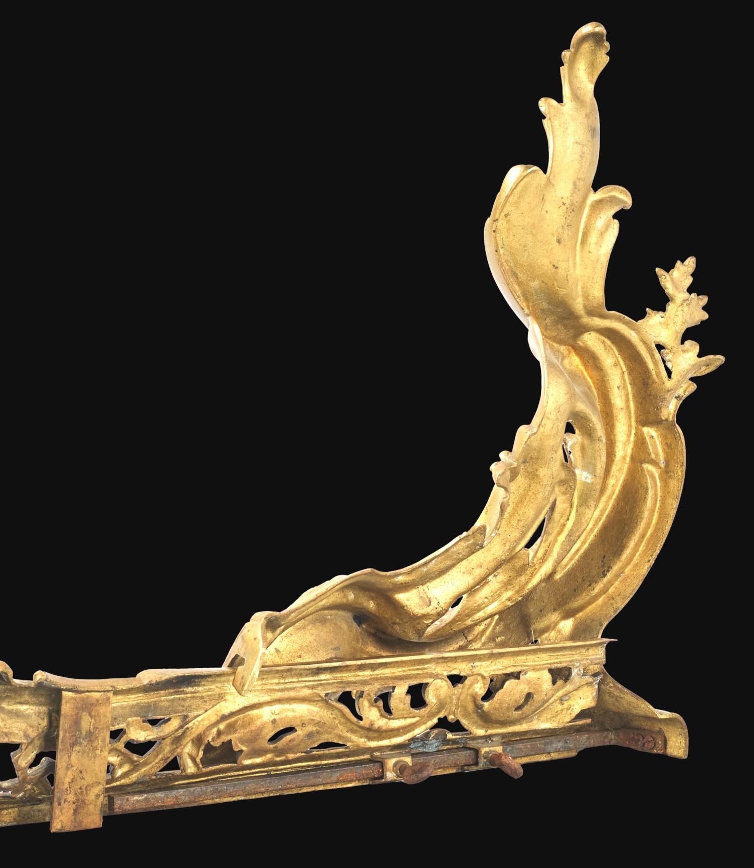 A Very Fine Louis XV Style Gilt Bronze Extending Fire Fender, France Circa 1890 For Sale 1