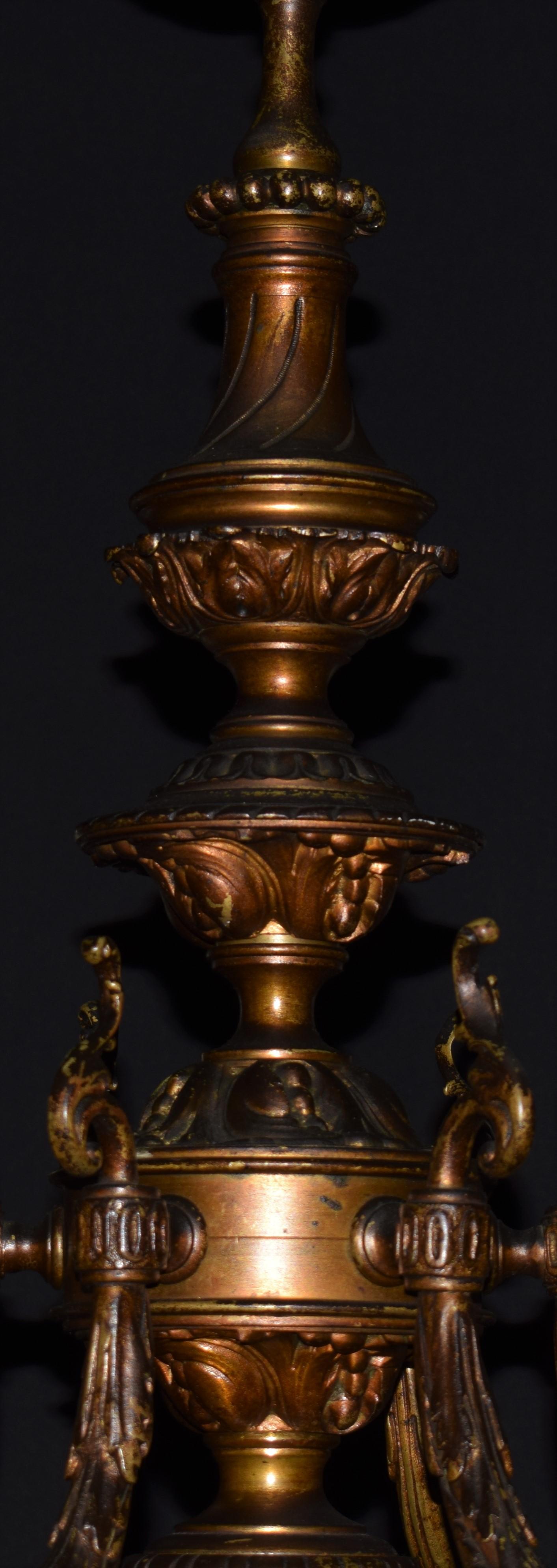 Feiner Bronze-Kronleuchter im Louis-XVI.-Stil (Louis XVI.) im Angebot