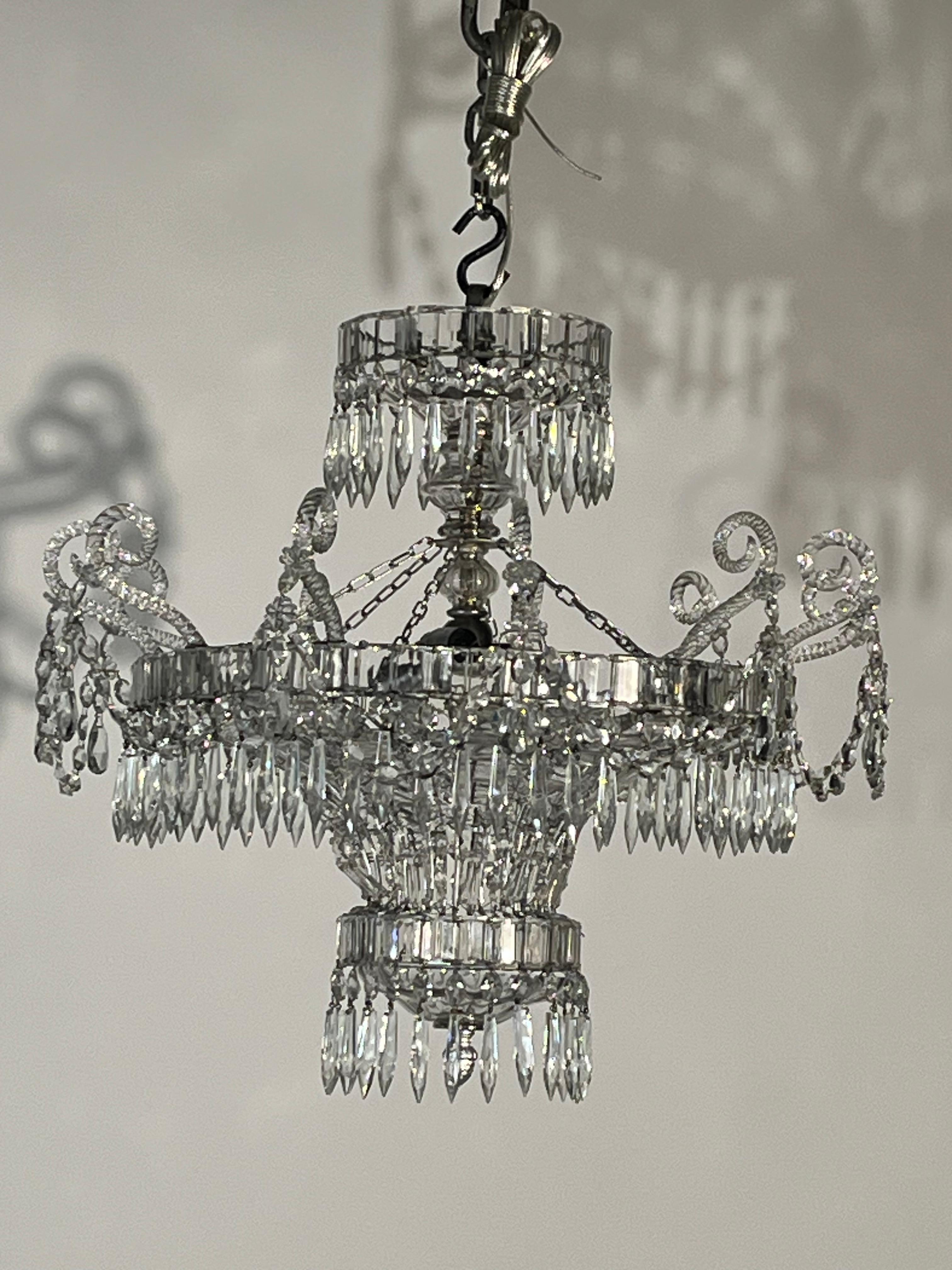 Un raffinato lampadario della Maison Bagues in vendita 2