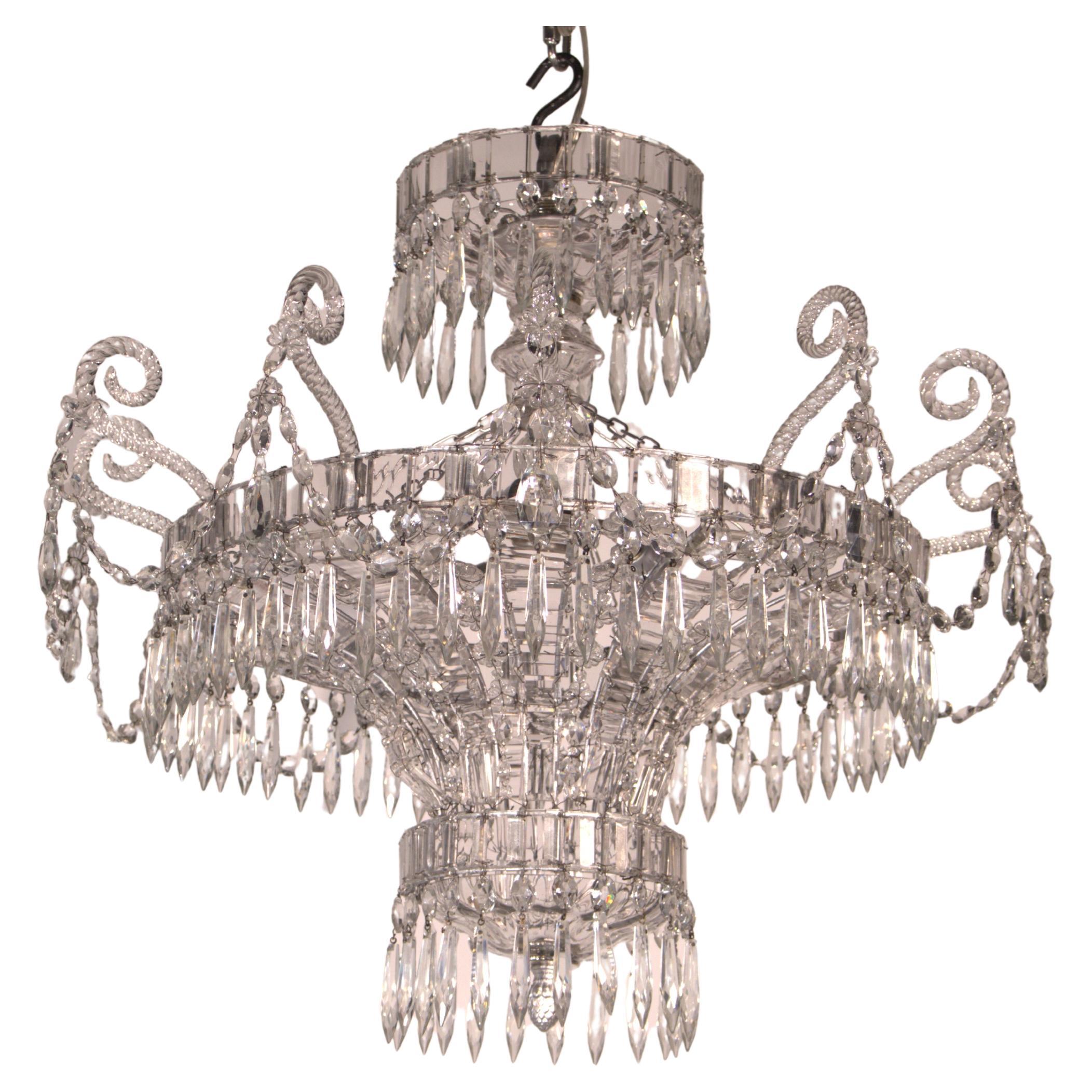 Un raffinato lampadario della Maison Bagues in vendita