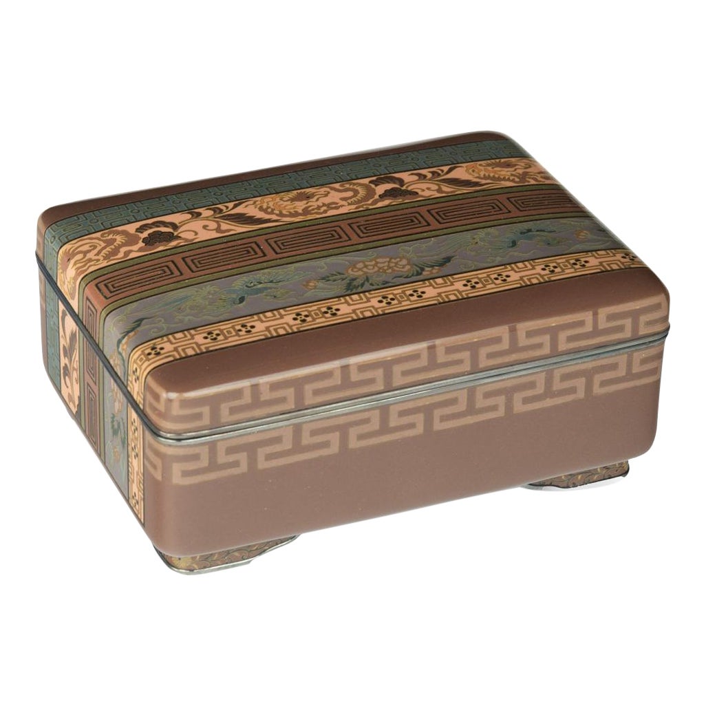 Eine sehr schöne Cloisonné-Schatulle aus der Meiji-Periode und ein Deckel mit Brokat-Designs von Hayash