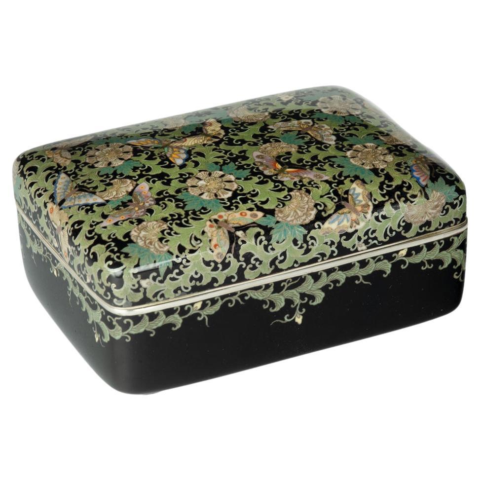 A very fine Meiji period cloisonné box and cover with butterflies For Sale